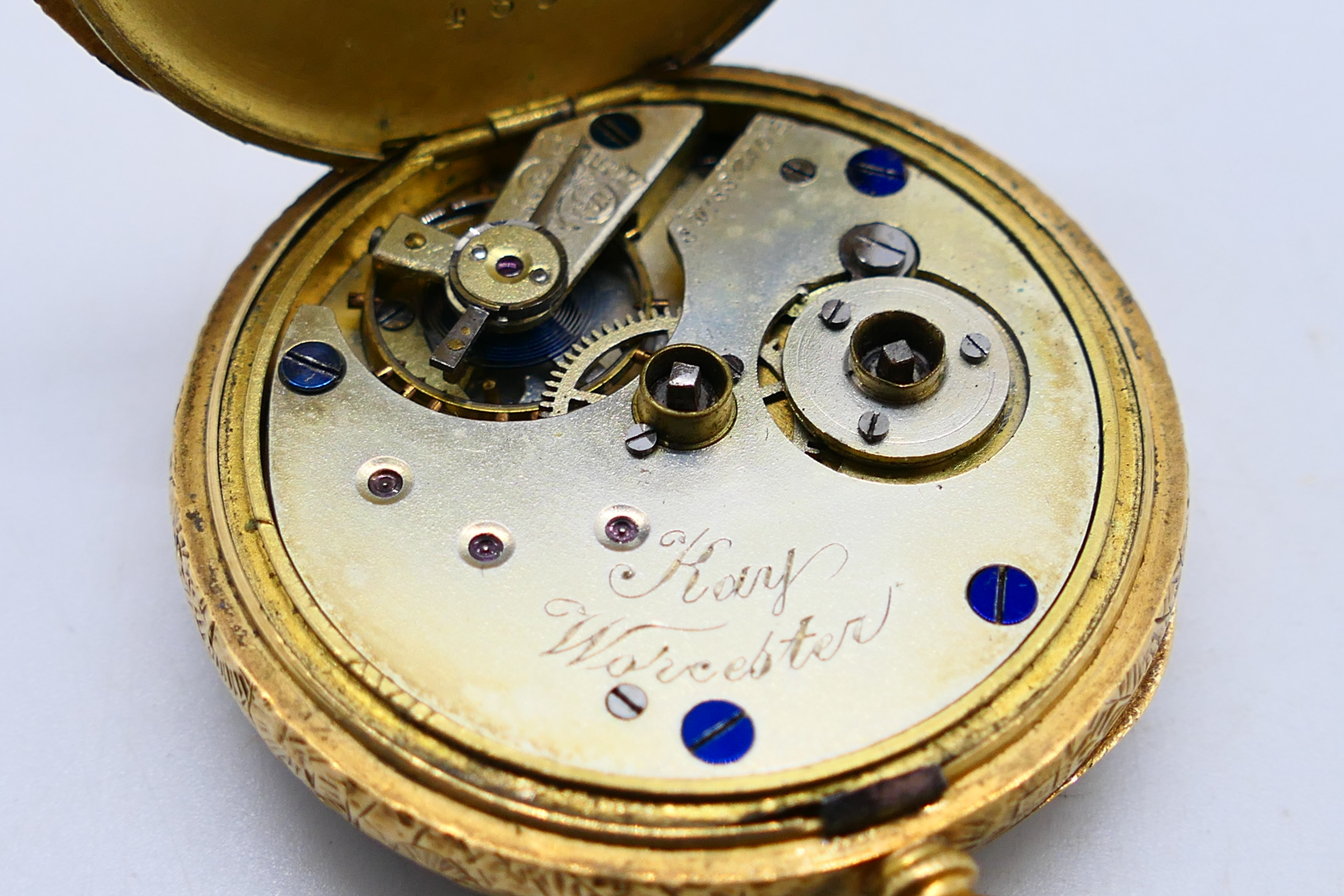 A lady's 18ct gold cased pocket watch with profusely engraved case, 37 mm (d), - Image 7 of 7