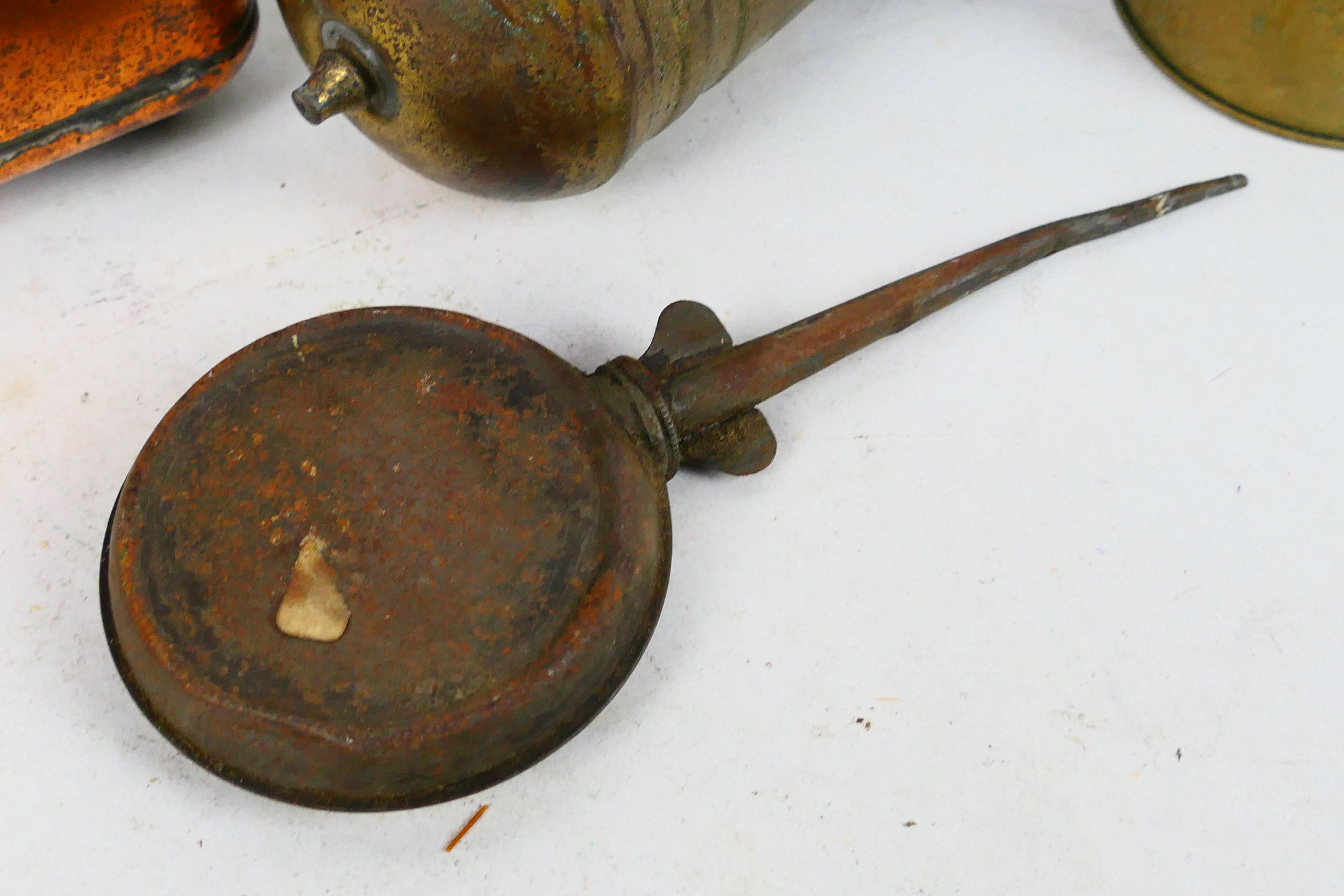 A BR(M) signal lamp interior with square section copper reservoir, fire extinguisher and other. - Image 4 of 7