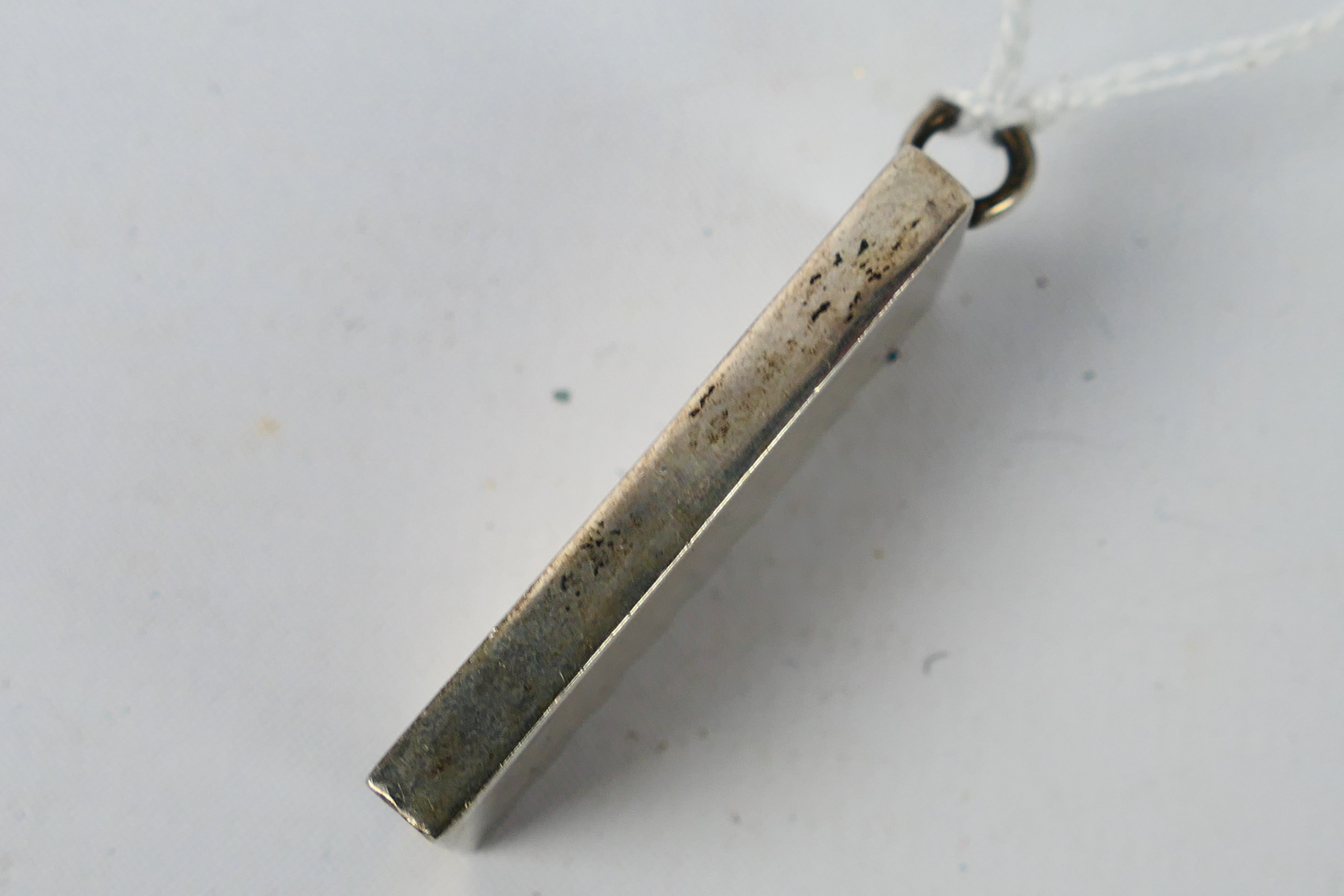 A 1977 sterling silver ingot pendant hallmarked Ralph Weston. Silver Jubilee hallmarks. 32.9 grams. - Image 4 of 4