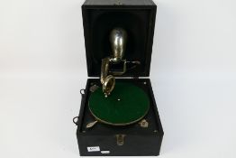 Decca - A Swiss made 'Crescendo ' Junior Sound Box gramophone - Appears in good condition.