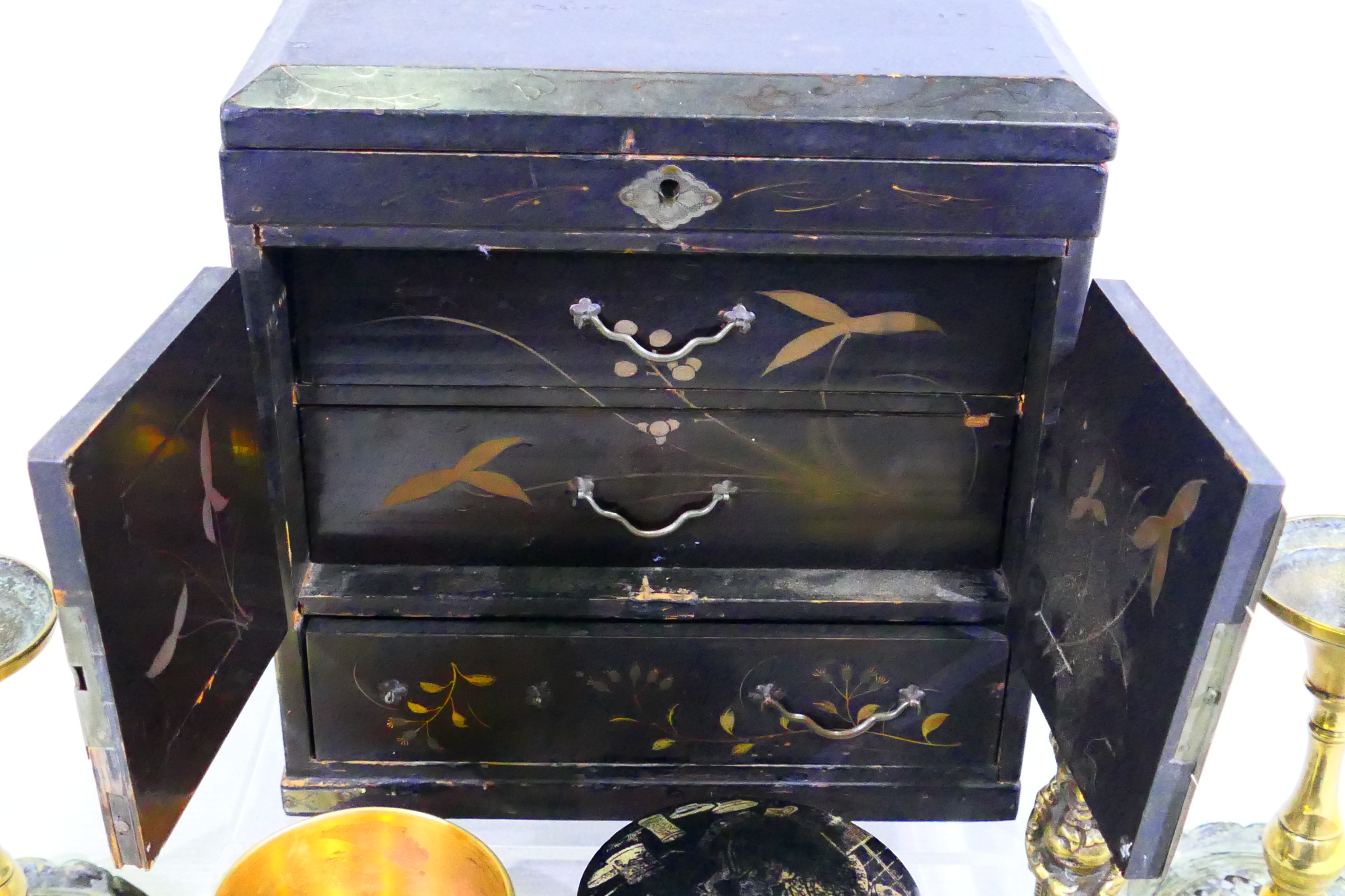 A mixed lot to include Oriental jewellery box, 22 cm x 21 cm x 10 cm, - Image 4 of 11