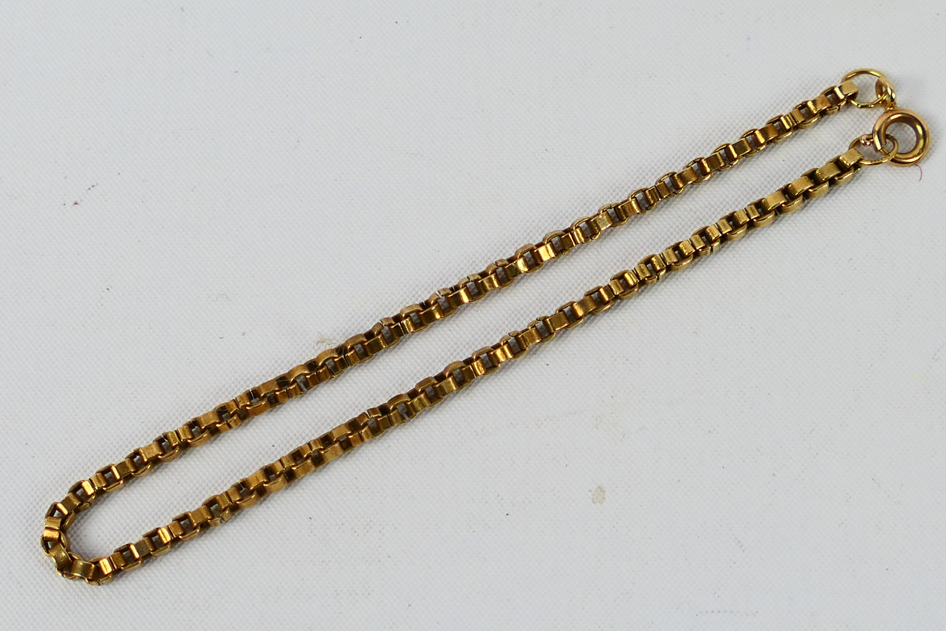 A yellow metal box link bracelet stamped 9k, 19.5 cm (l), approximately 4.6 grams.