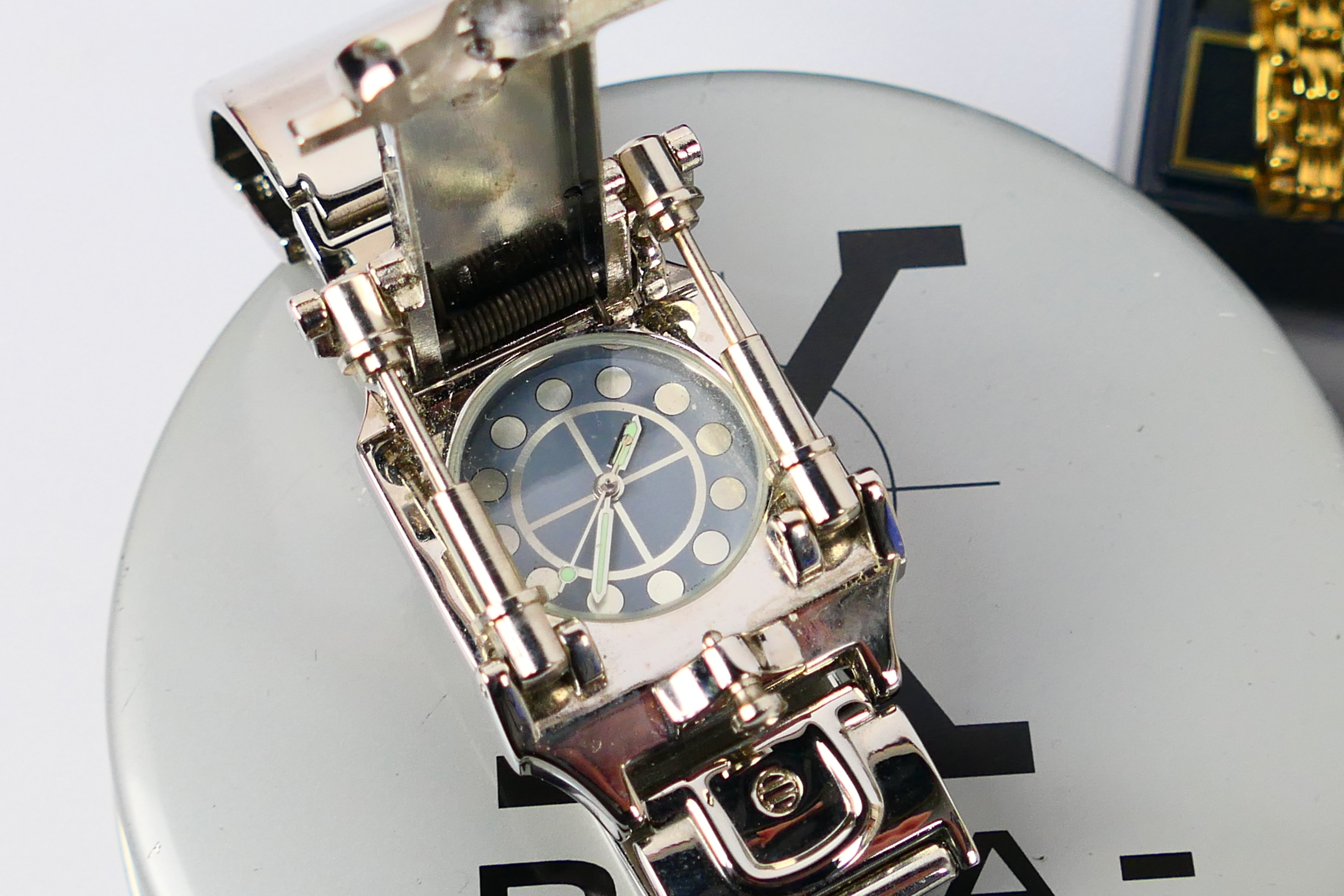 A collection of wrist watches and travel / miniature clocks. - Image 5 of 6