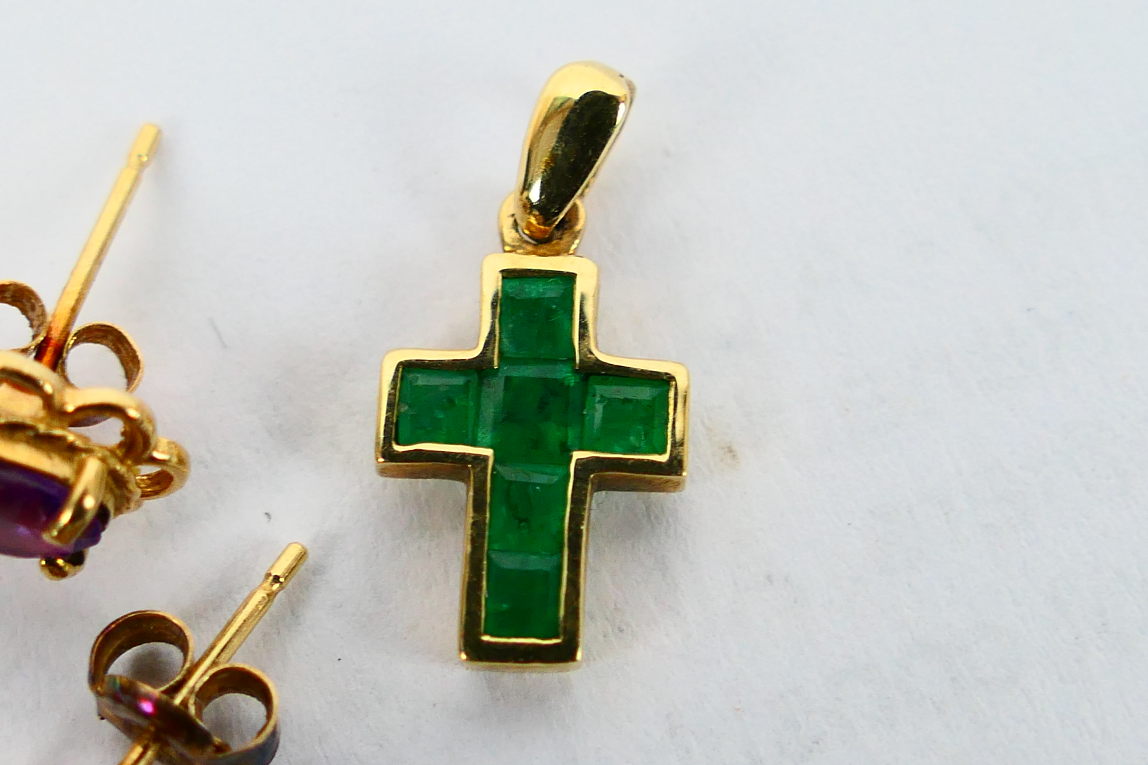 A yellow metal and emerald crucifix pendant, stamped 375 and two pairs of yellow metal earrings, - Image 4 of 4