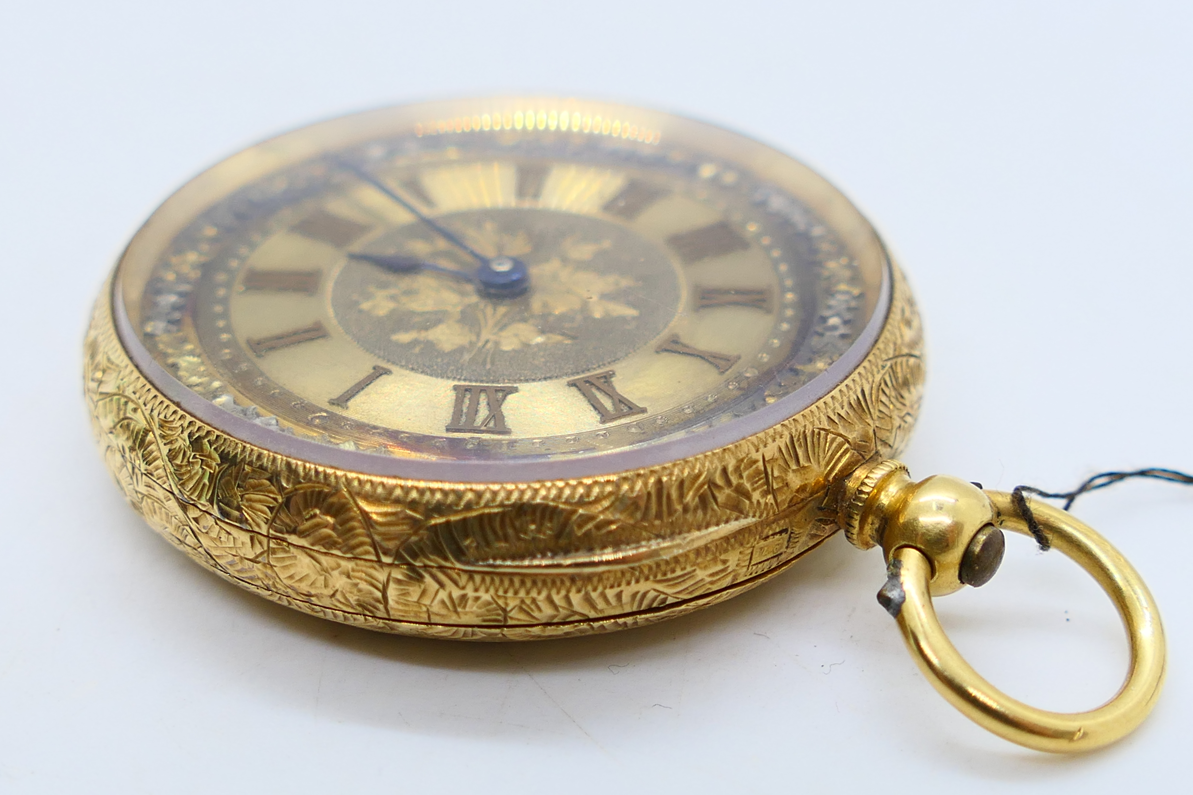 A lady's 18ct gold cased pocket watch with profusely engraved case, 37 mm (d), - Image 3 of 7