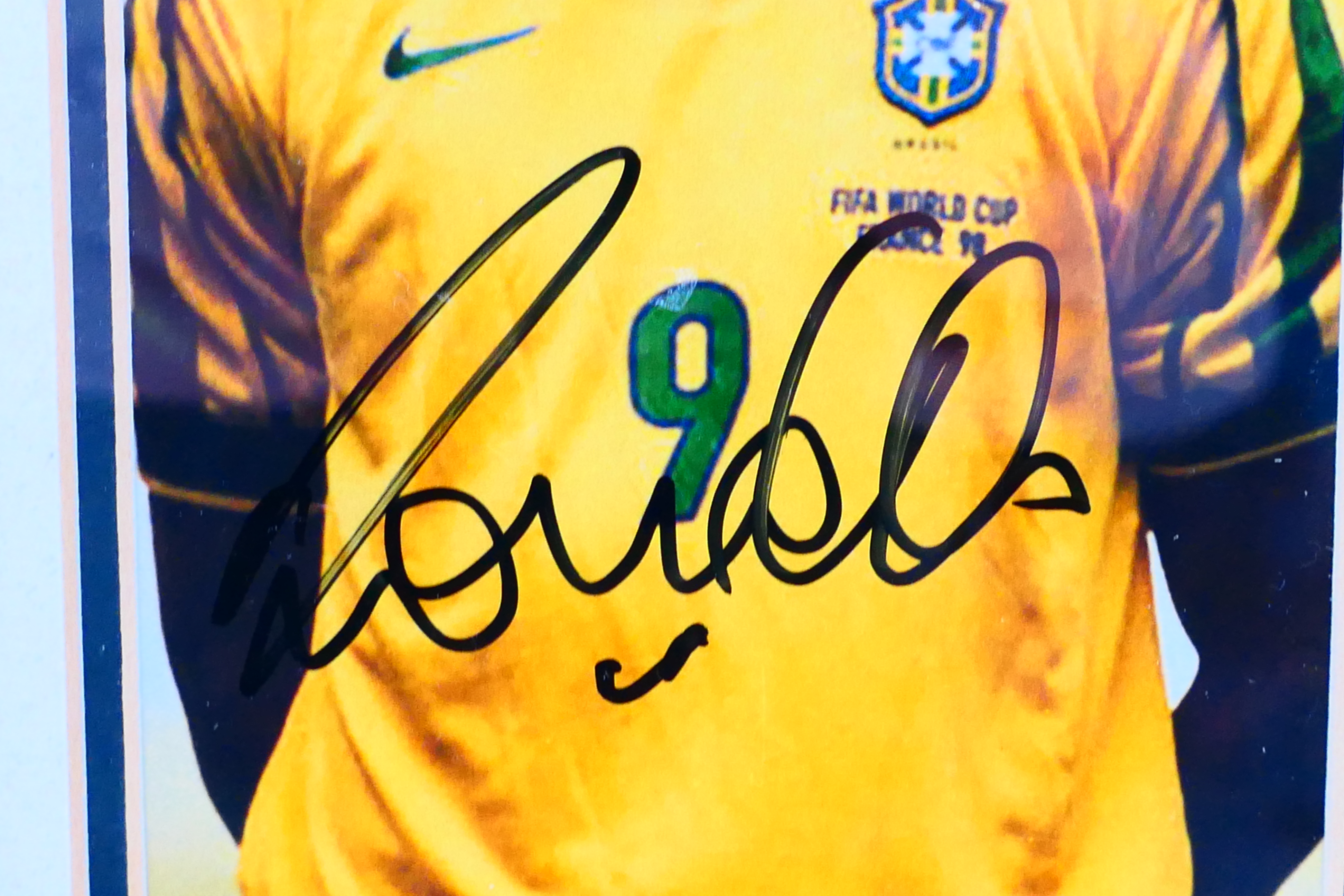 Ronaldo - A photographic image of Ronaldo Luís Nazário de Lima in France '98 Brazil kit, - Image 3 of 4