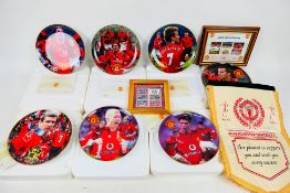 Manchester United - Lot to include Danbury Mint collector plates,