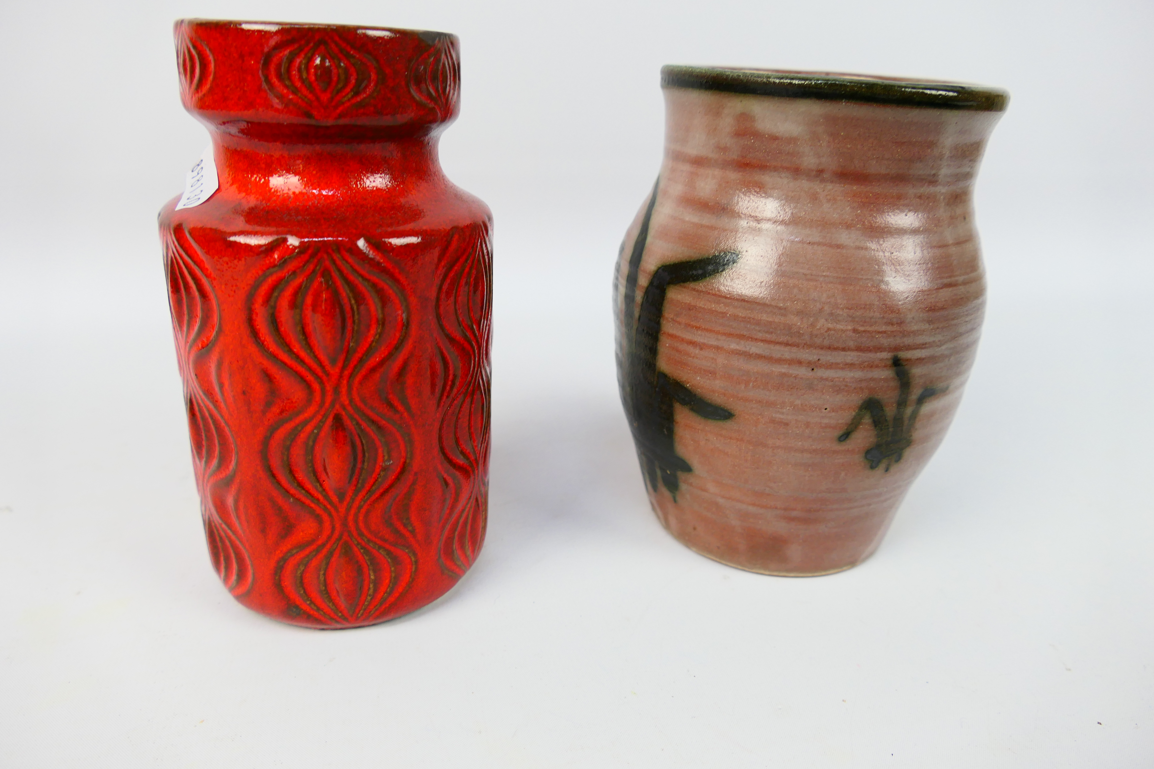 Scheurich, Other - A Scheurich ceramic red onion vase and an unknown maker pottery vase. - Image 4 of 4