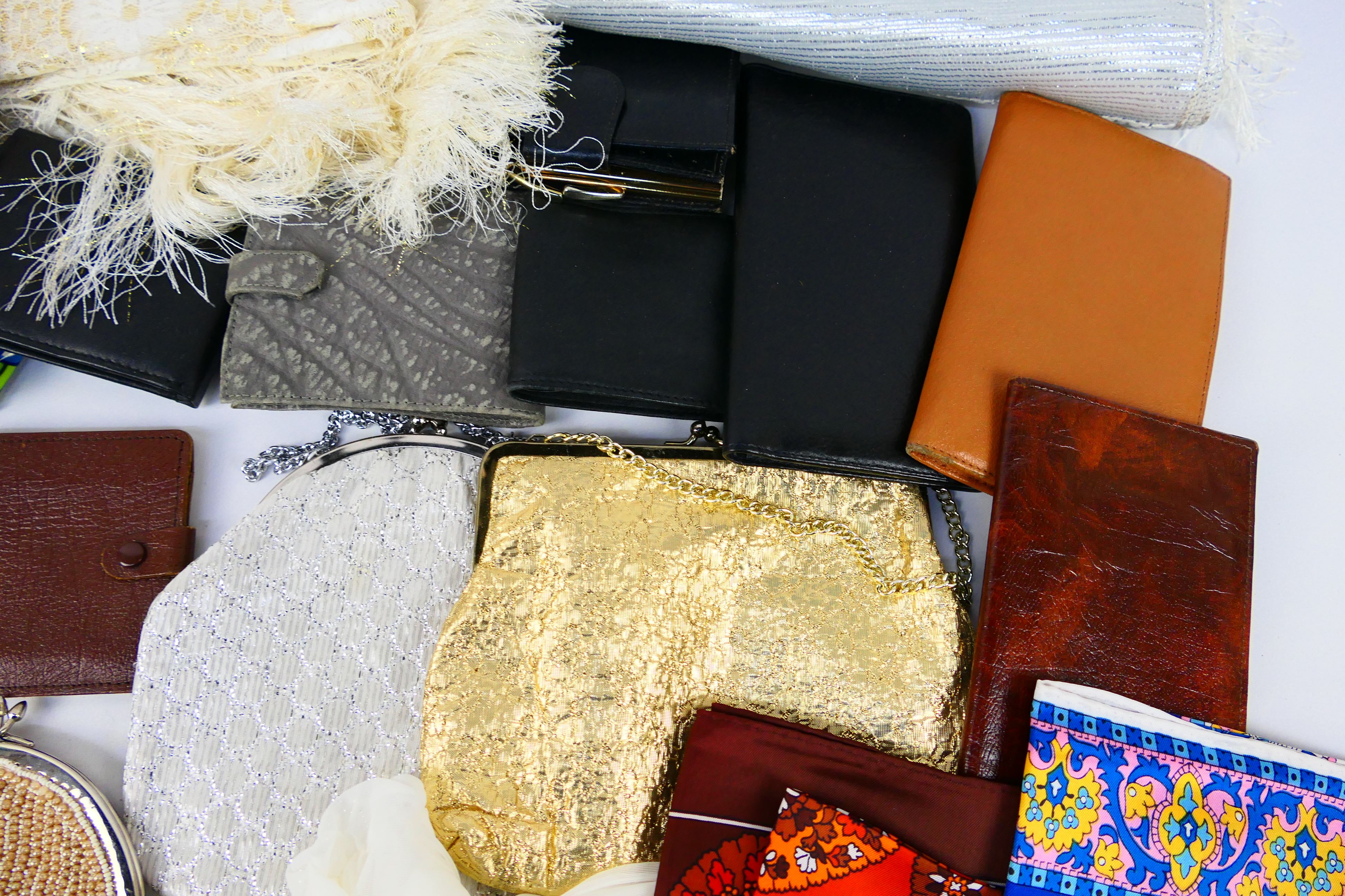 Lot to include vintage wallets, evening bags, head scarves, gloves and similar. - Image 3 of 7