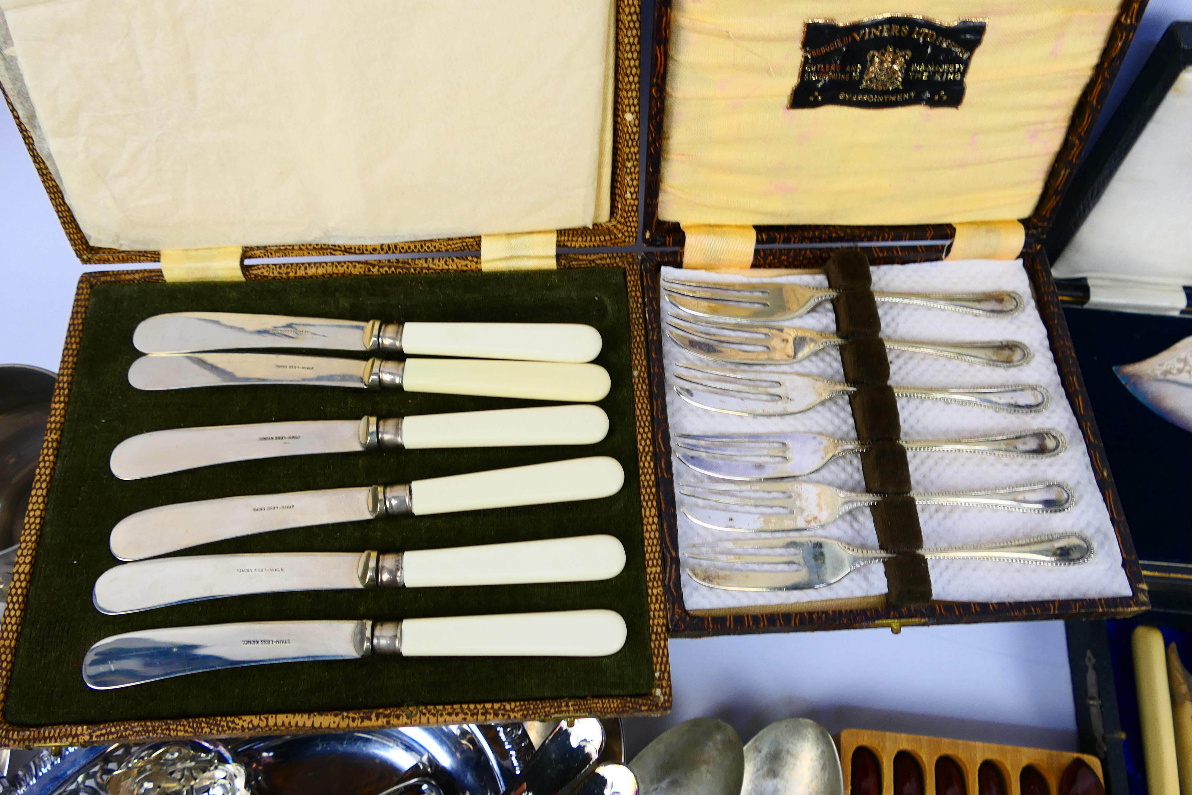 A collection of various plated flatware, part cased, - Image 4 of 8