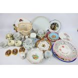 A mixed lot of ceramics to include Wedgwood, Royal Worcester, Capodimonte and other.