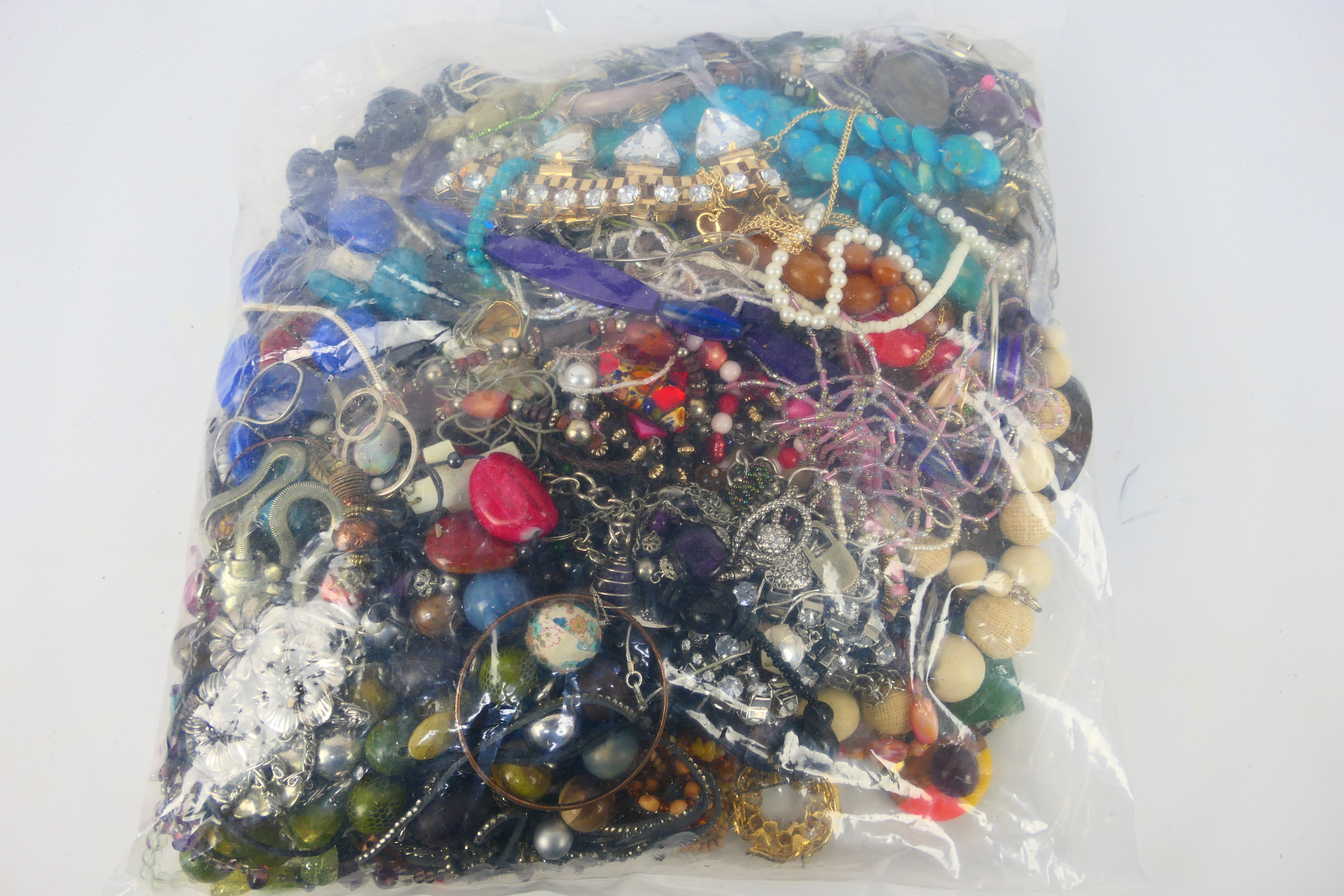 Costume Jewellery - A sealed bag containing approximately 4. - Image 2 of 2