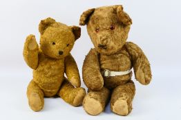 Unknown Maker - 2 x early to mid century fully jointed bears,