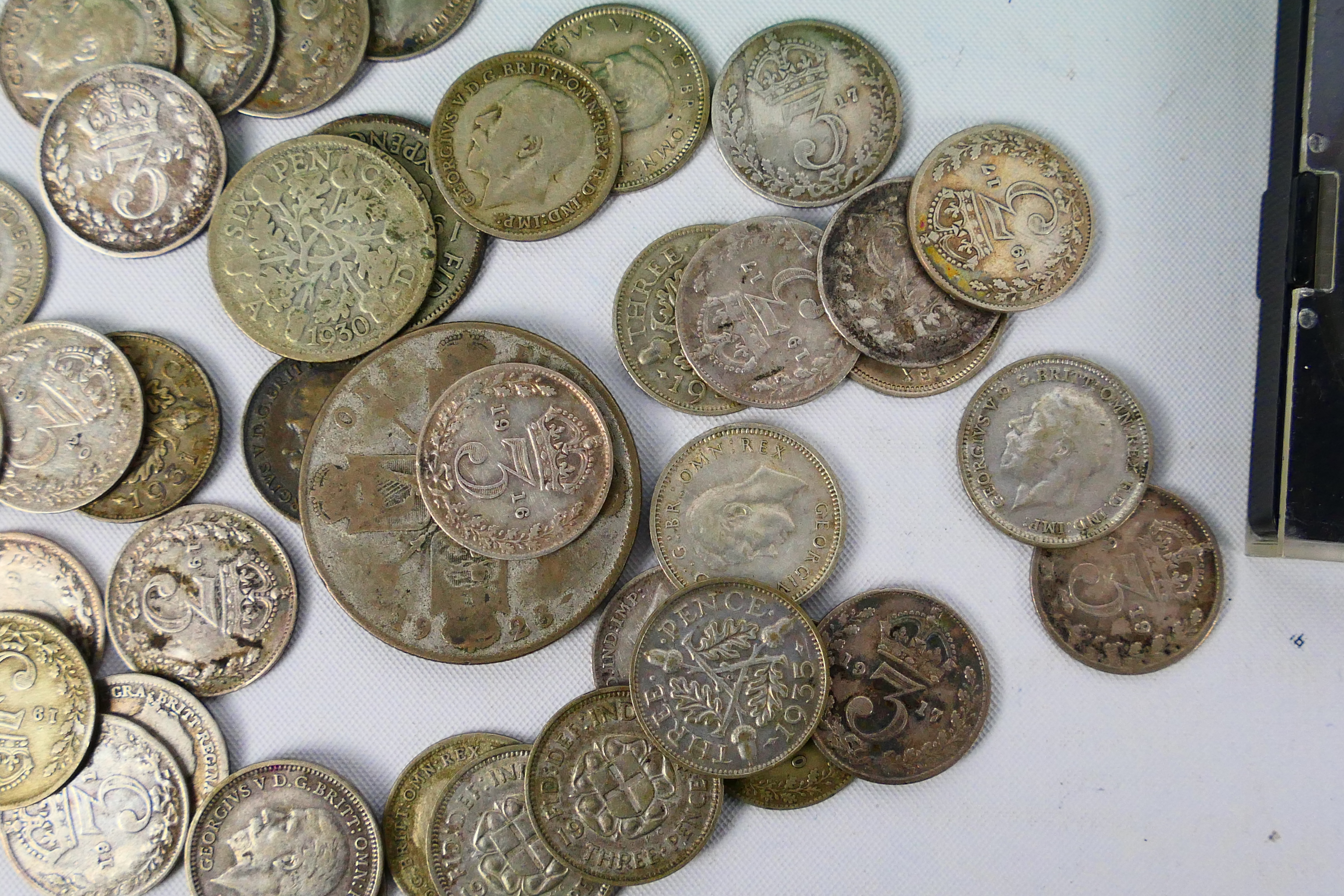 A collection of coins, commemorative cro - Image 5 of 10