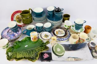 Lot to include Poole Pottery, Wedgwood, Carlton Ware, studio pottery and similar.