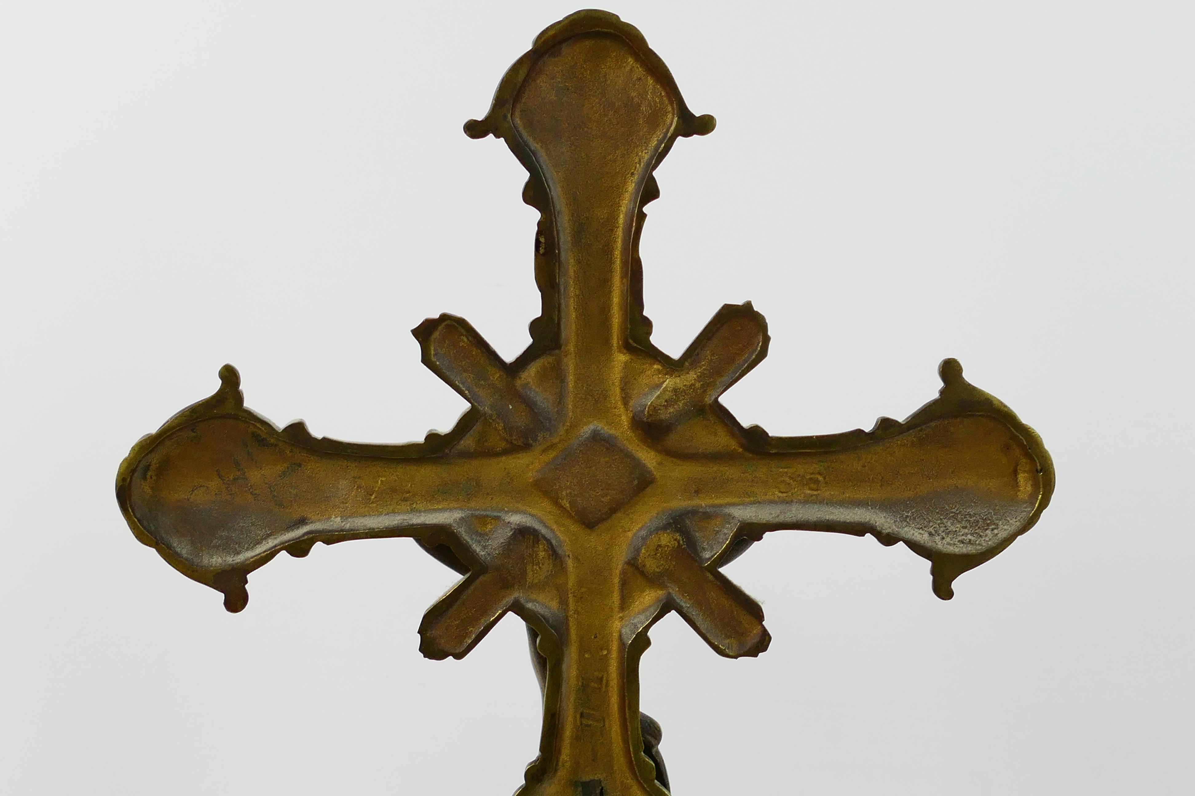 A brass crucifix. 48 cm (h). Appears in good condition, although, has some dust. - Image 7 of 10