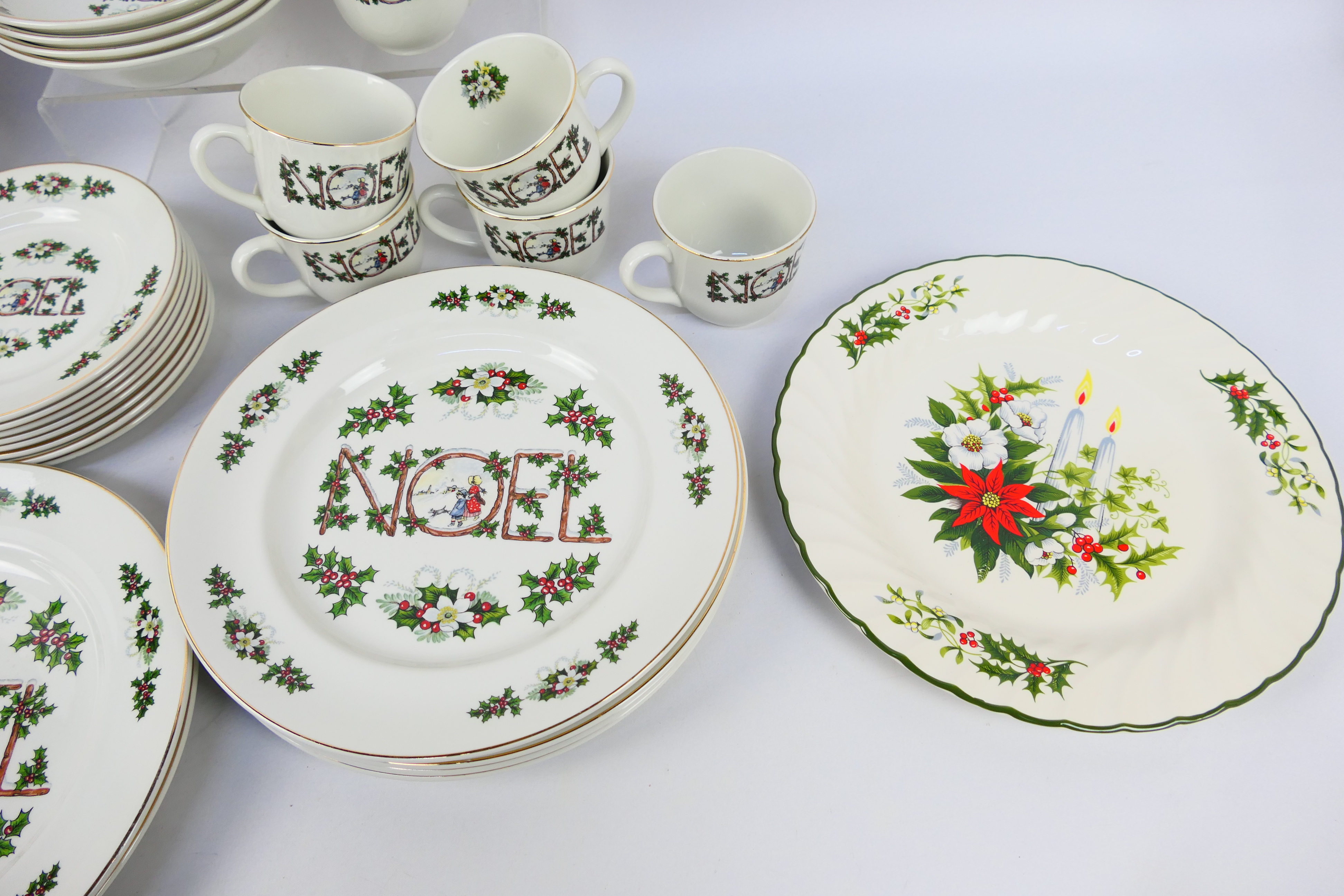 Noel By Wood and Sons, Baratts - A Noel ceramic tea service with holly patterns - Lot includes cups, - Image 4 of 7