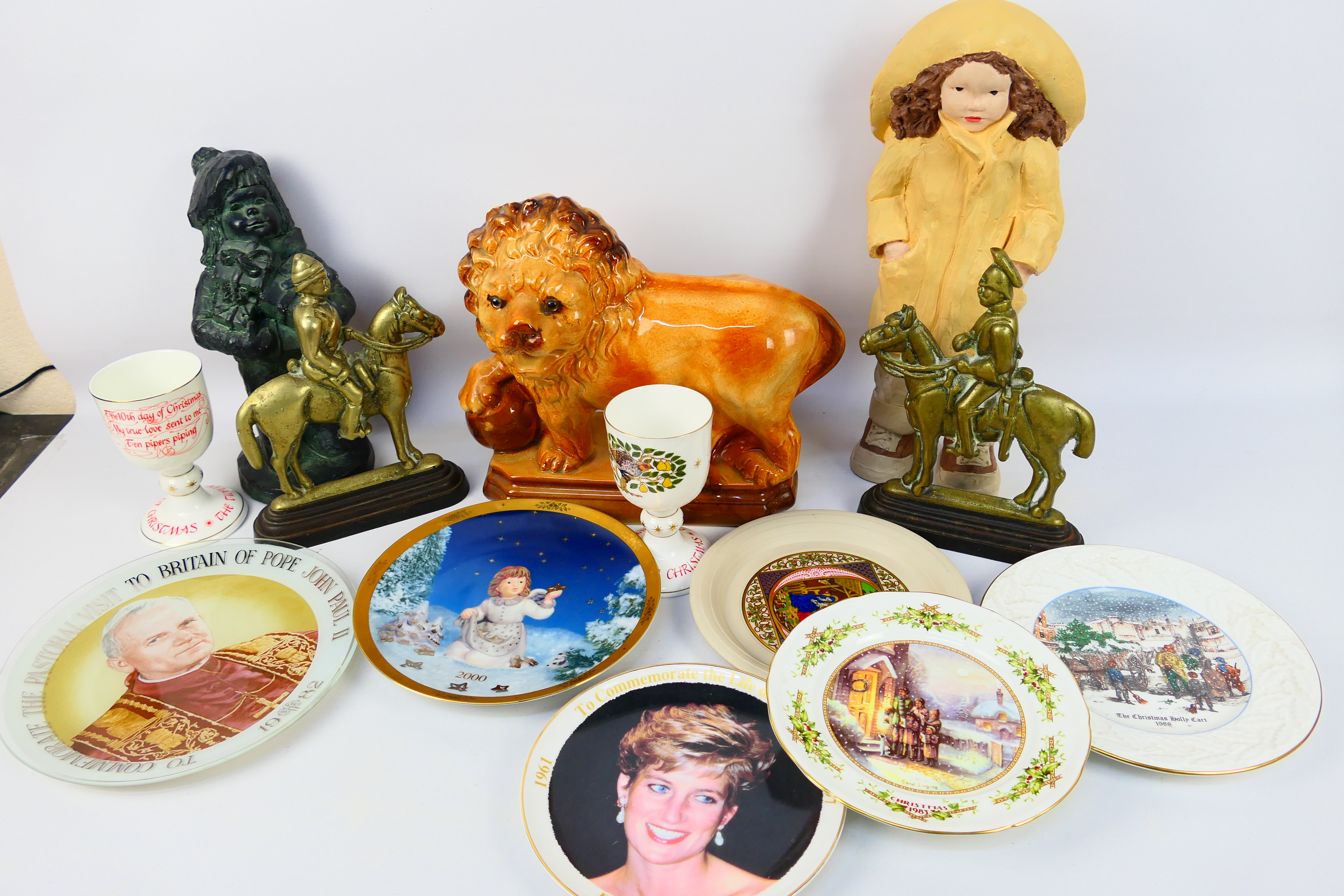 Lot comprising ceramics to include Royal Doulton, Goebel, Hornsea,
