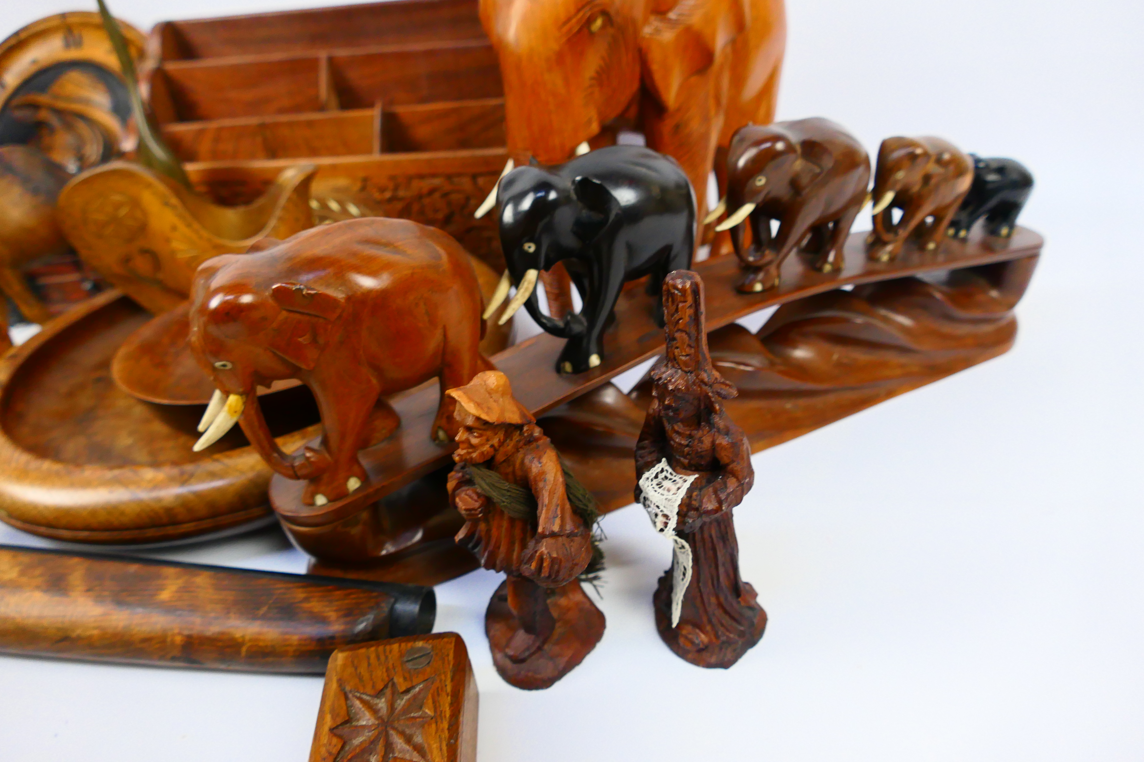 A collection of various treen to include animal carvings, stationary organiser, bowls and similar. - Image 7 of 7