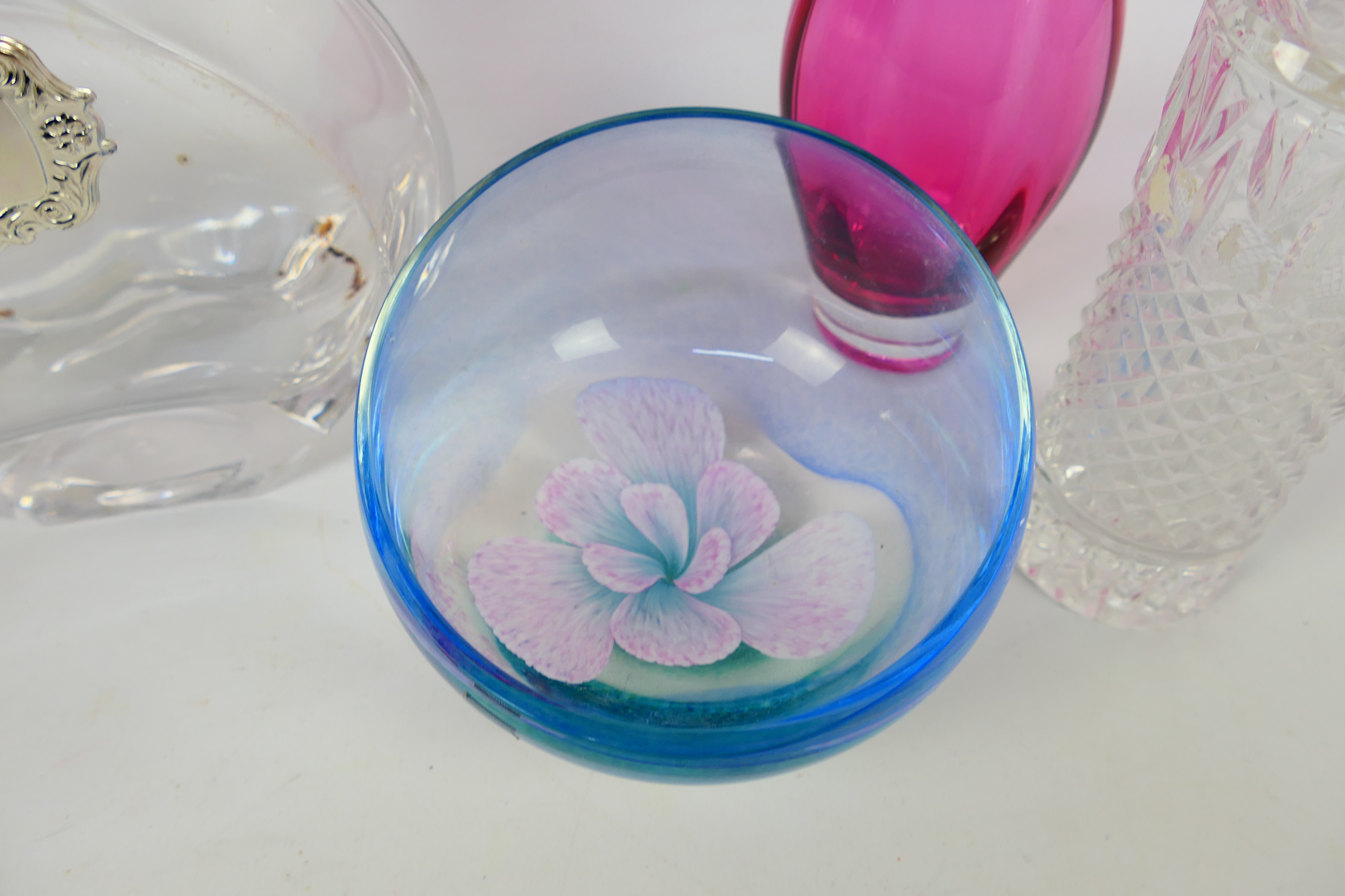 A collection of glassware to include an - Image 3 of 6