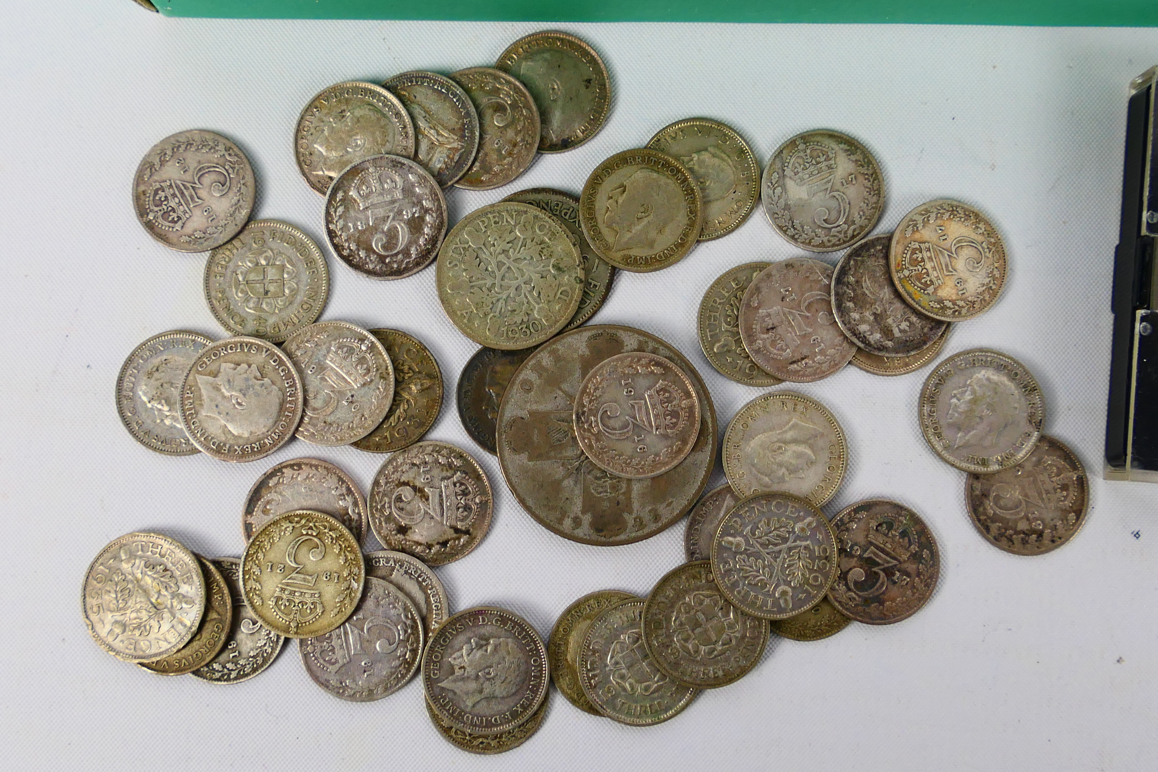 A collection of coins, commemorative cro - Image 2 of 10