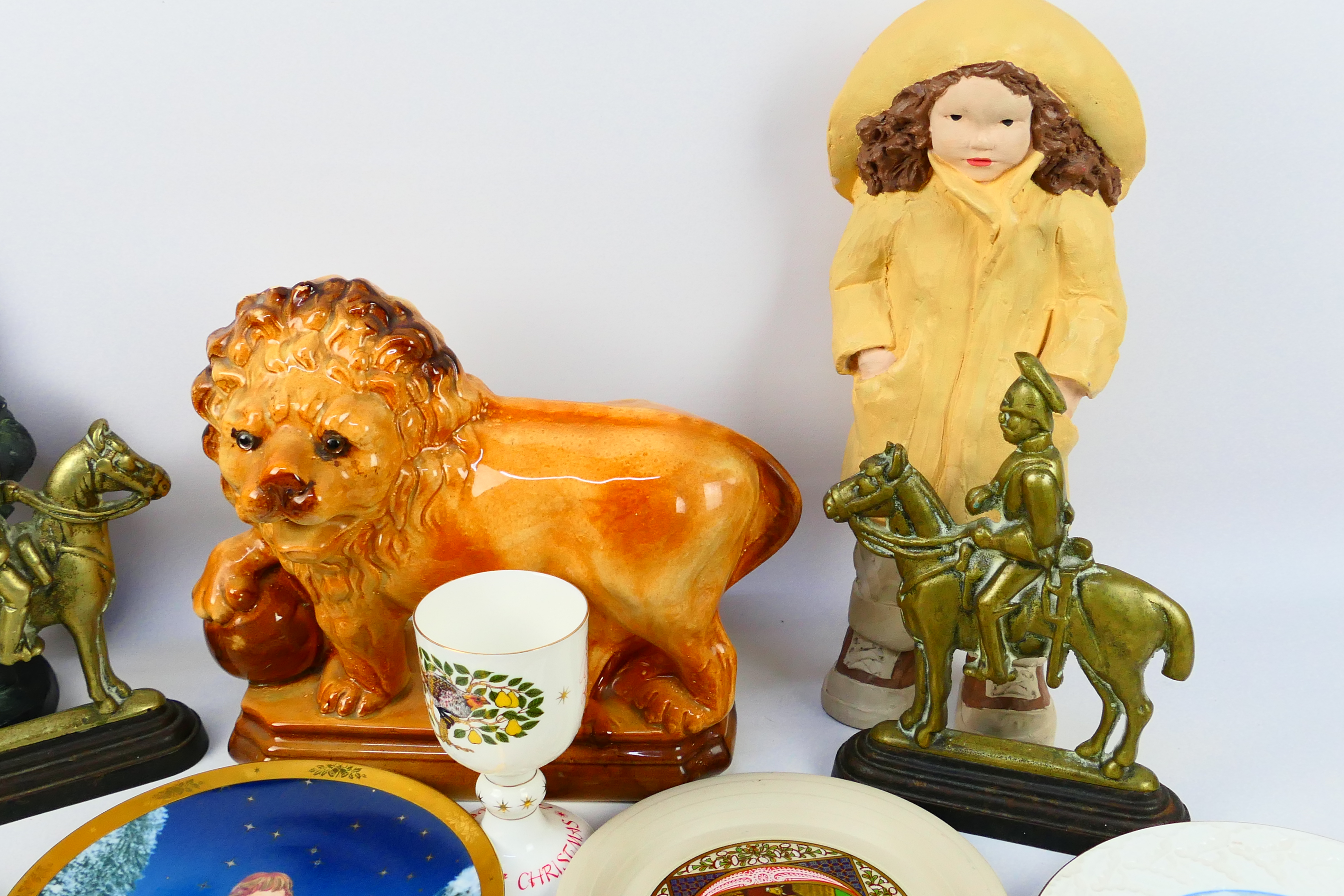 Lot comprising ceramics to include Royal Doulton, Goebel, Hornsea, - Image 3 of 5