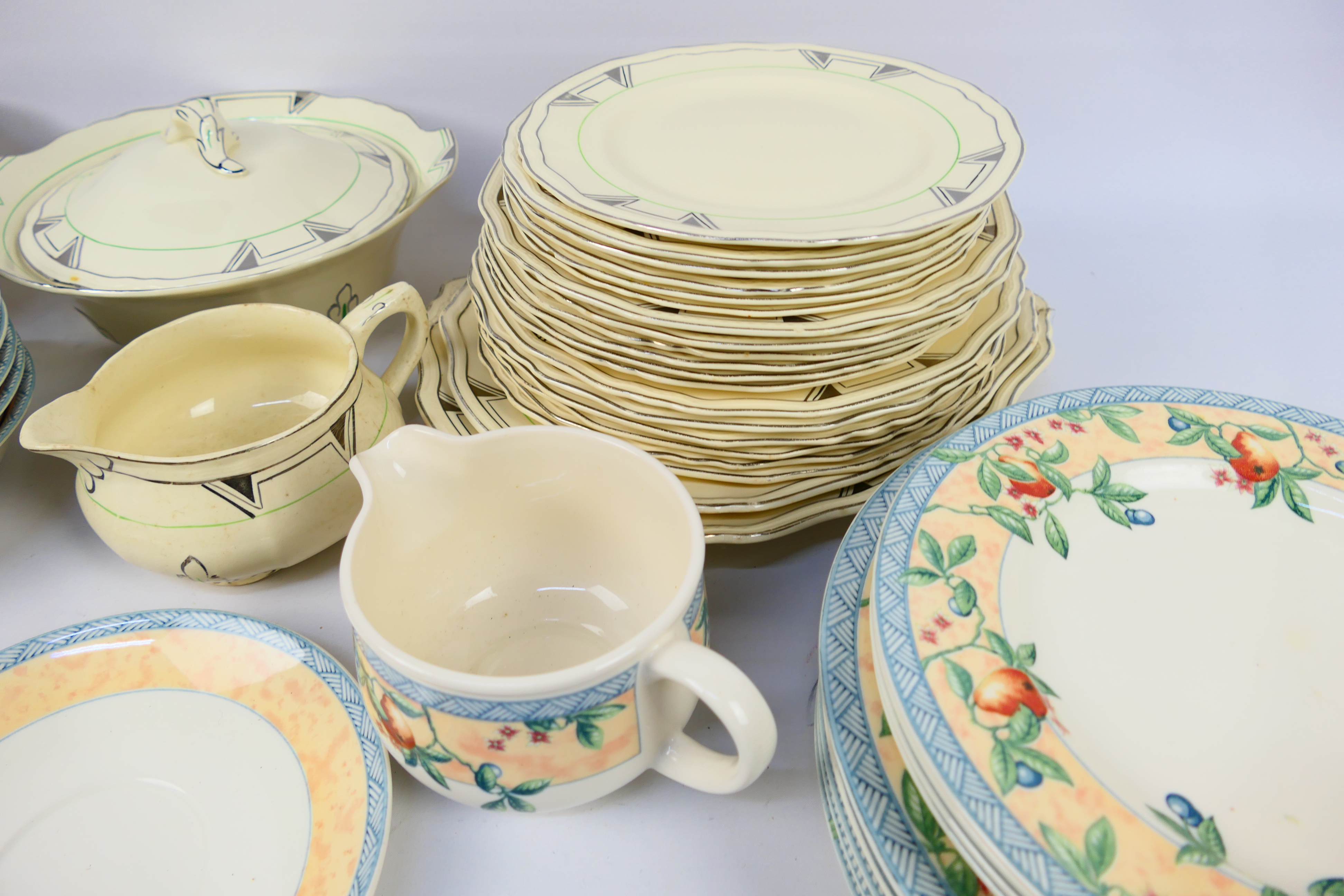 A collection of dinner wares to include Art Deco Alfred Meakin and Johnson Brothers. - Image 5 of 8