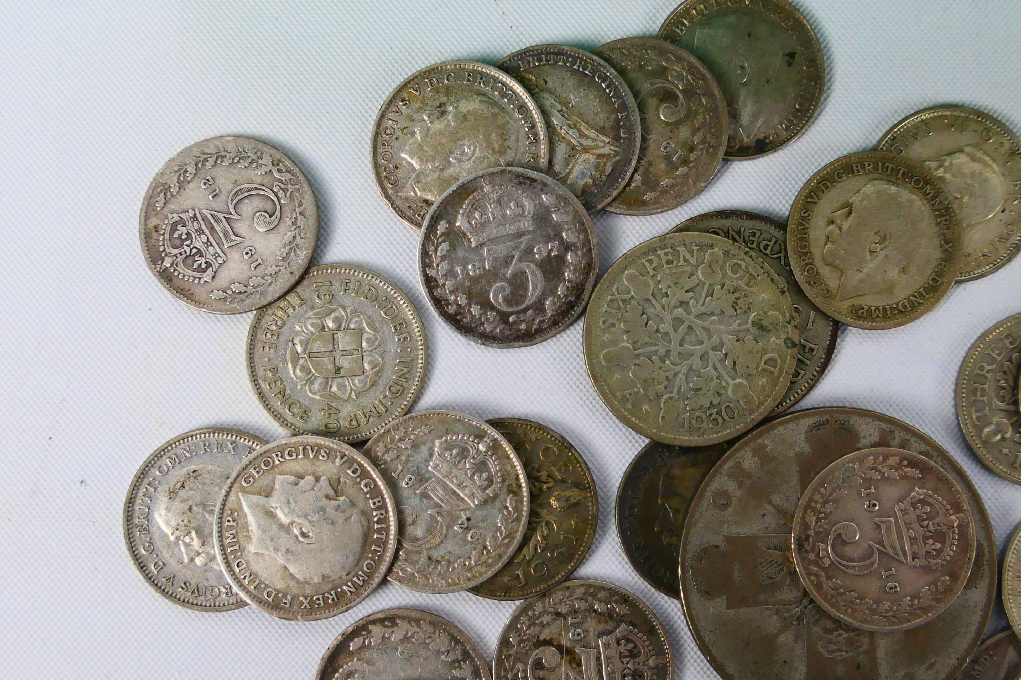 A collection of coins, commemorative cro - Image 3 of 10