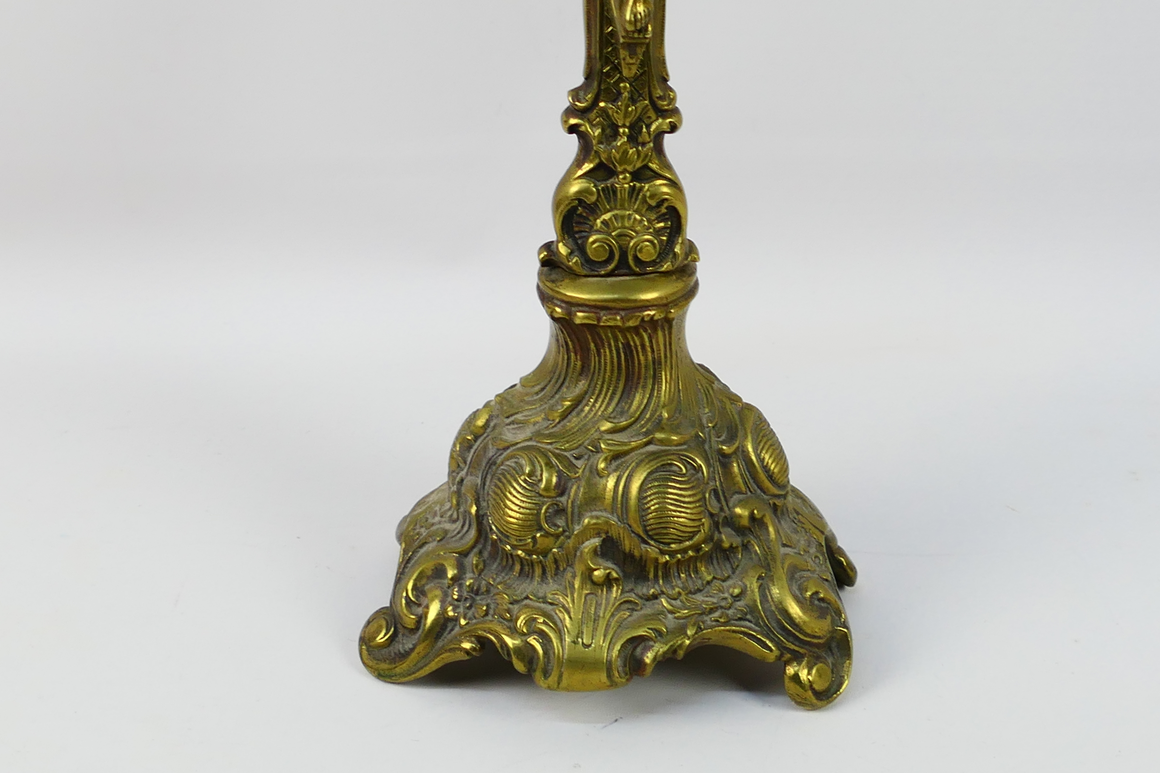 A brass crucifix. 48 cm (h). Appears in good condition, although, has some dust. - Image 5 of 10