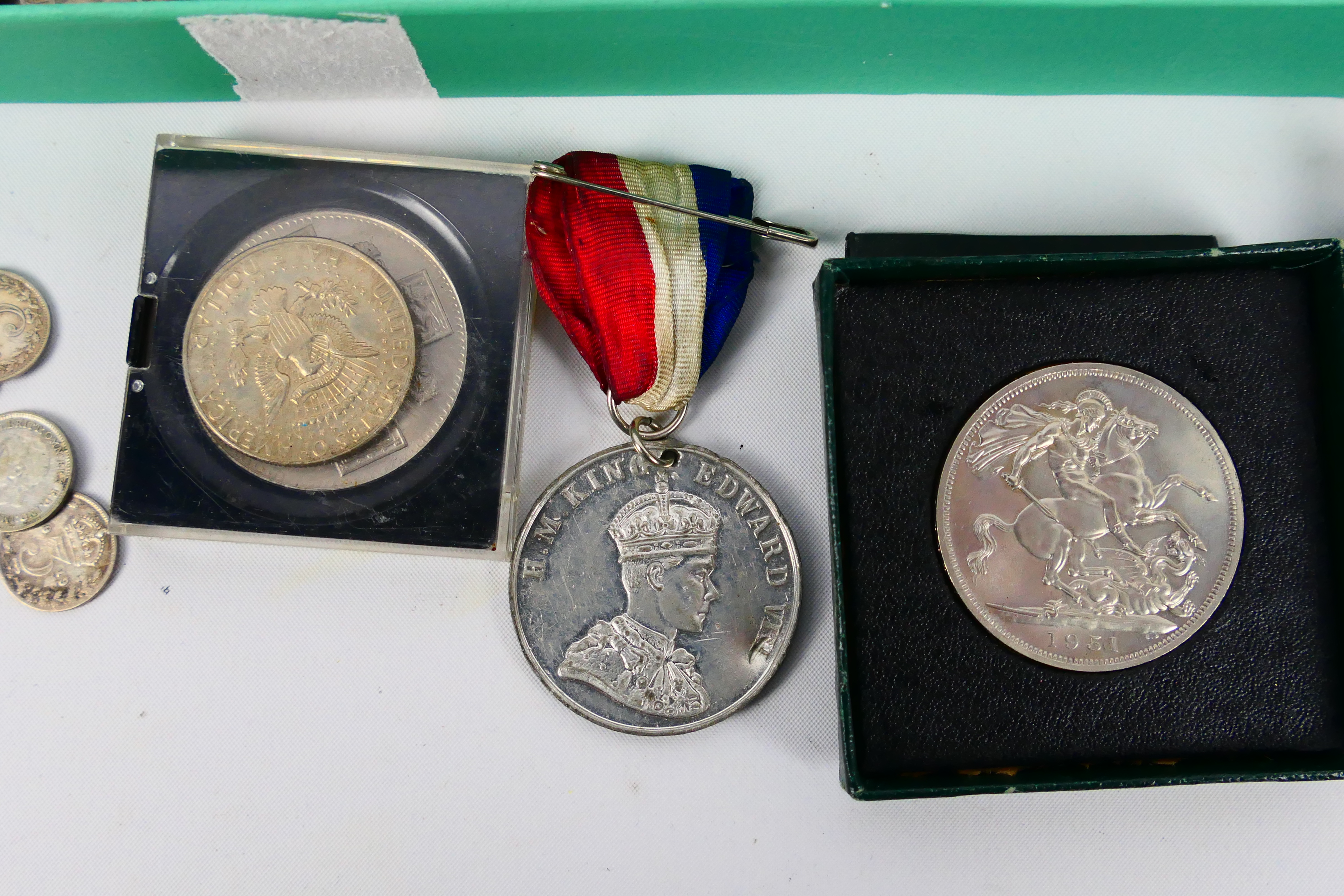 A collection of coins, commemorative cro - Image 9 of 10