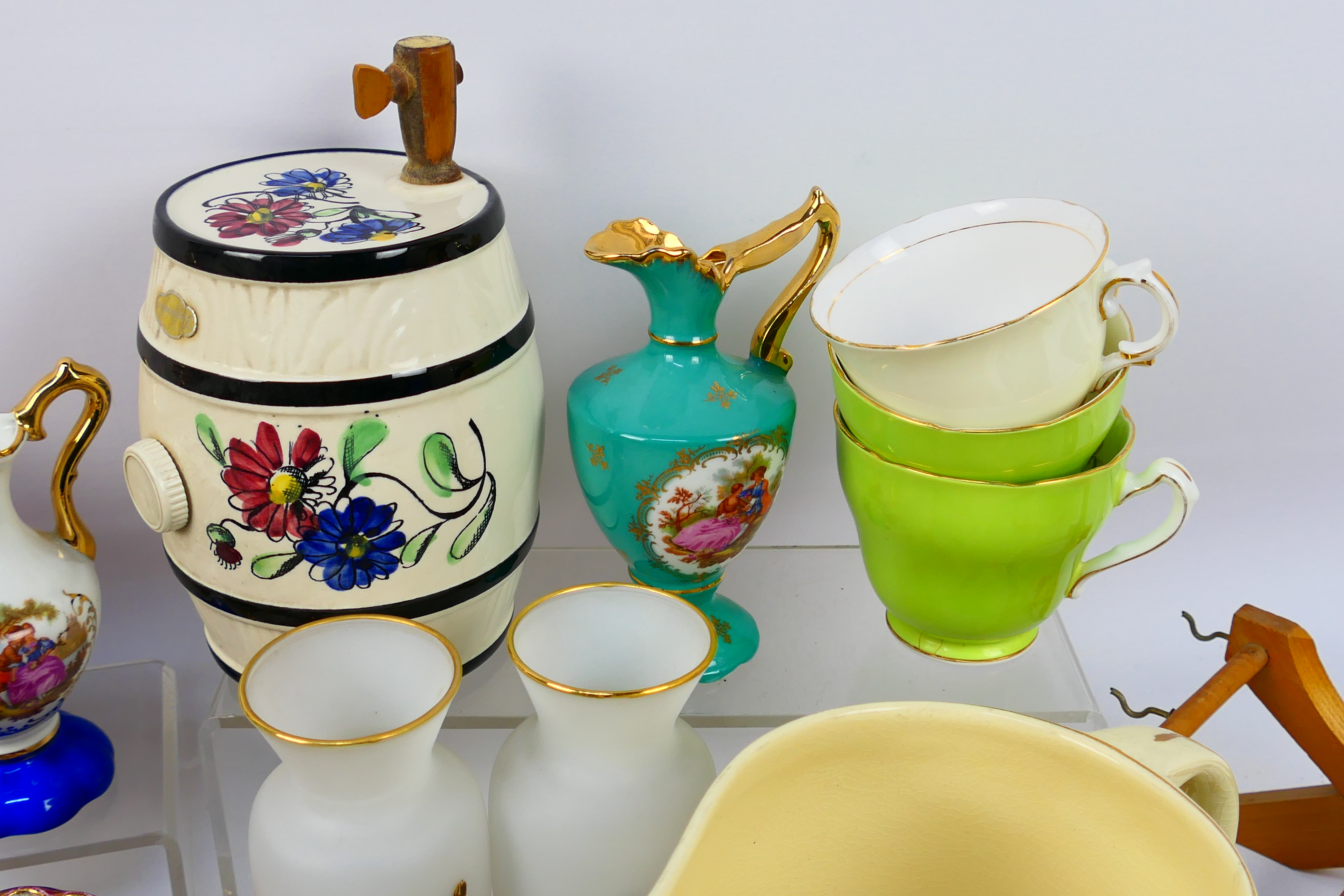 Mixed ceramics and glassware to include spirit barrel, Limoges and other. - Image 6 of 10