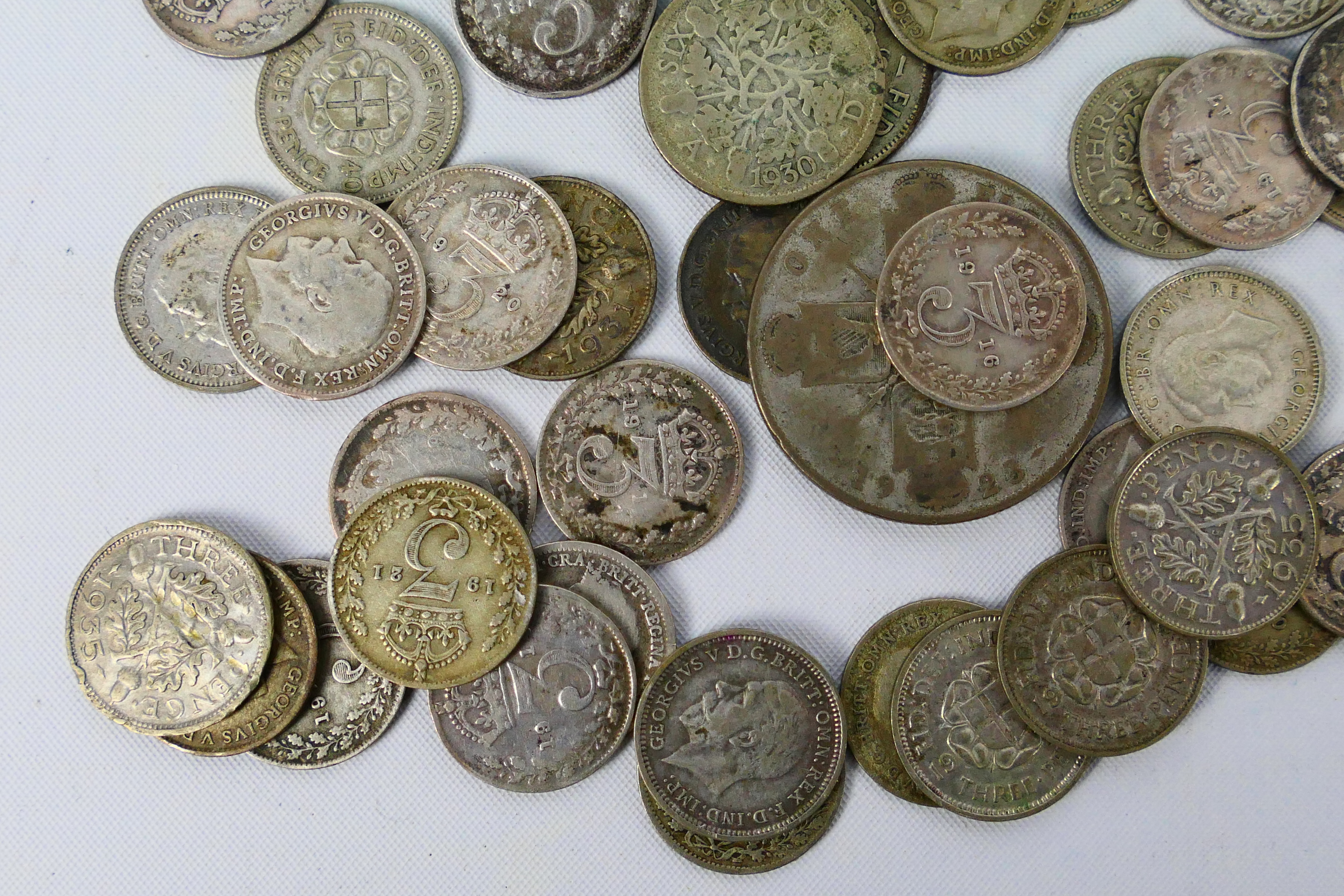 A collection of coins, commemorative cro - Image 4 of 10
