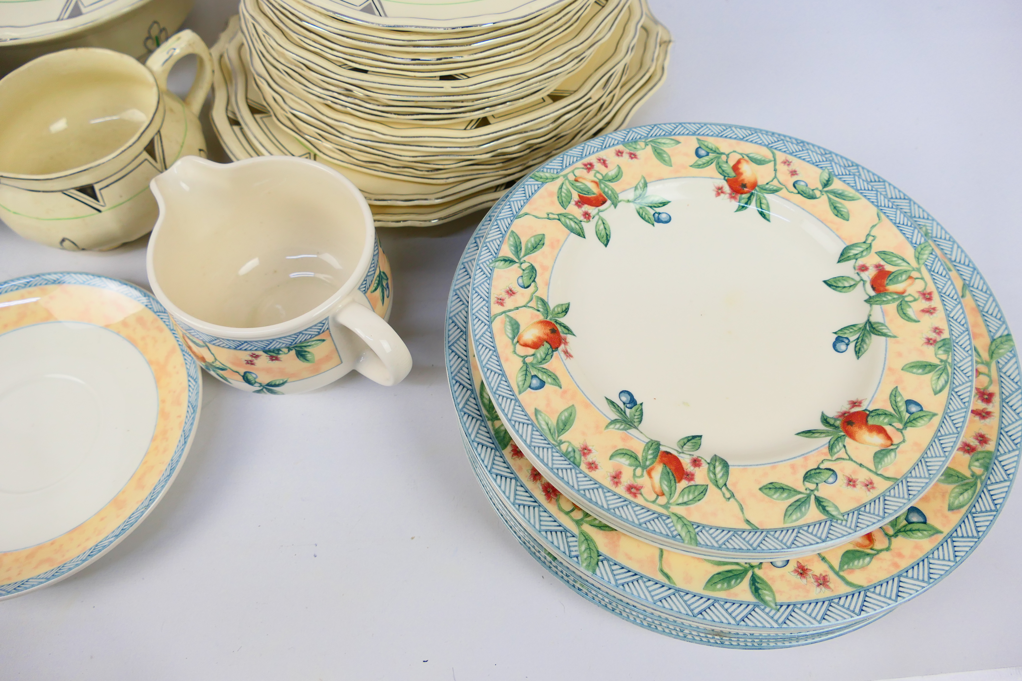 A collection of dinner wares to include Art Deco Alfred Meakin and Johnson Brothers. - Image 4 of 8