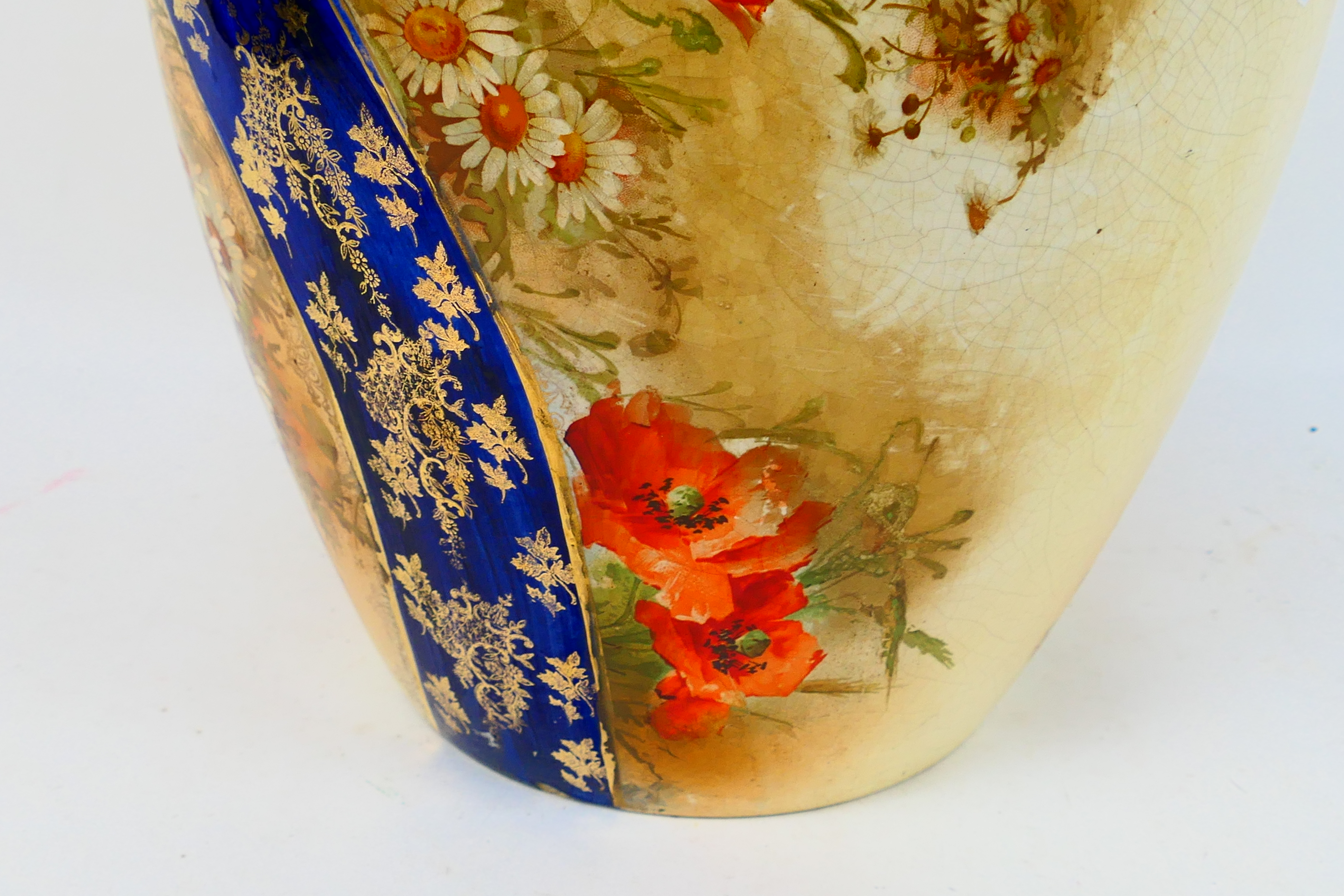 A large vase with floral and gilt decora - Image 5 of 12