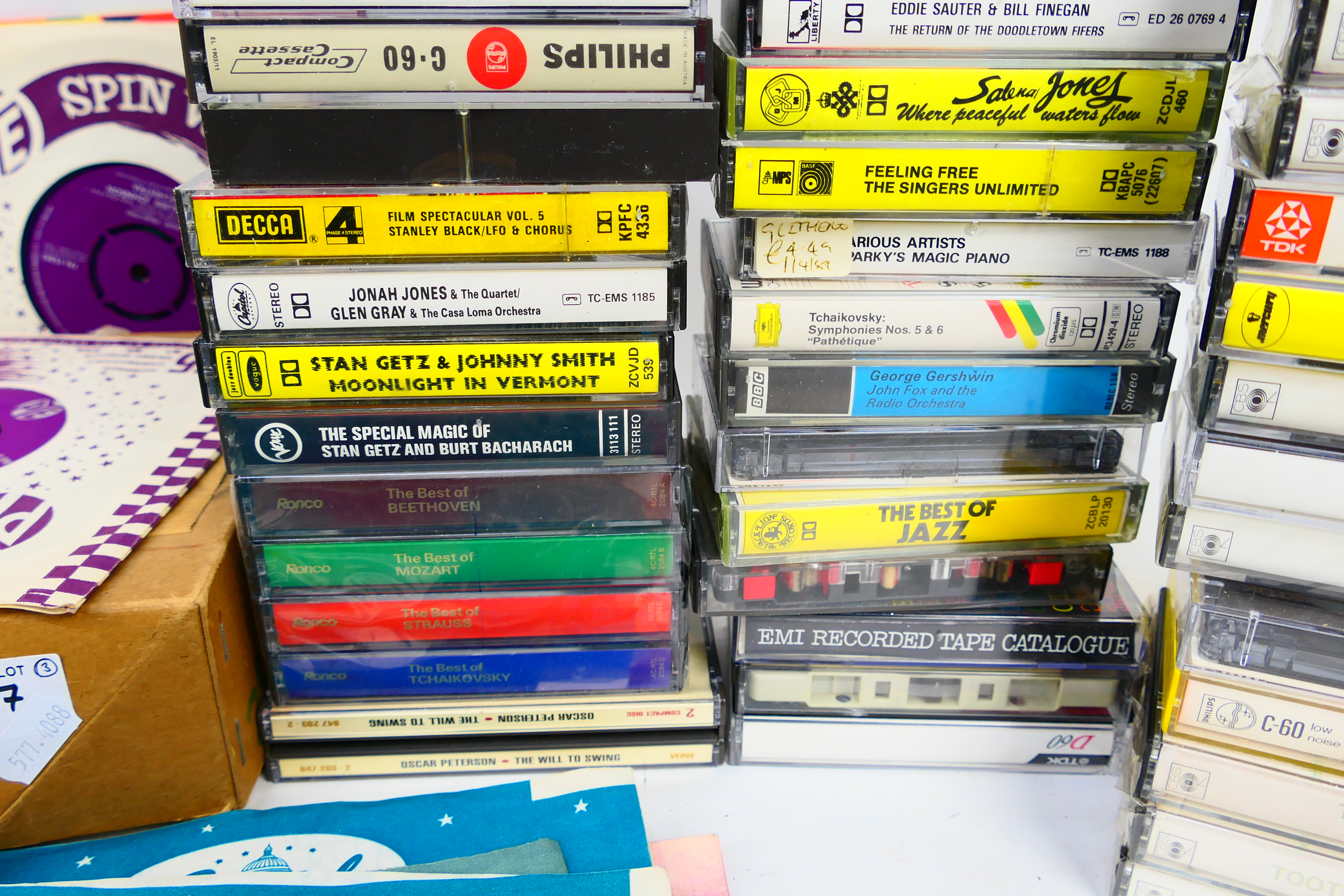 A collection of vintage audio cassettes - Image 12 of 13
