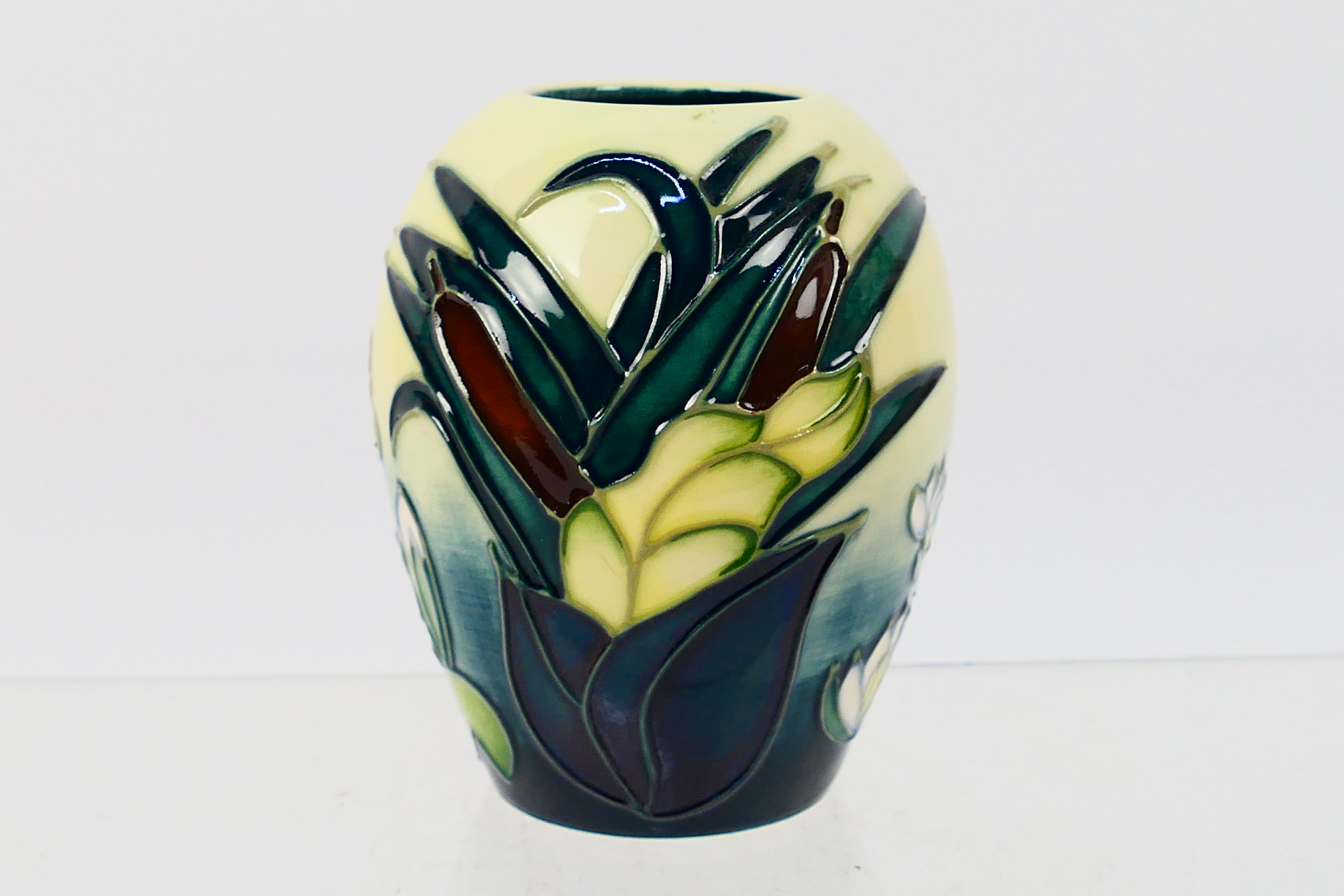 Moorcroft - A Moorcroft Pottery vase dec