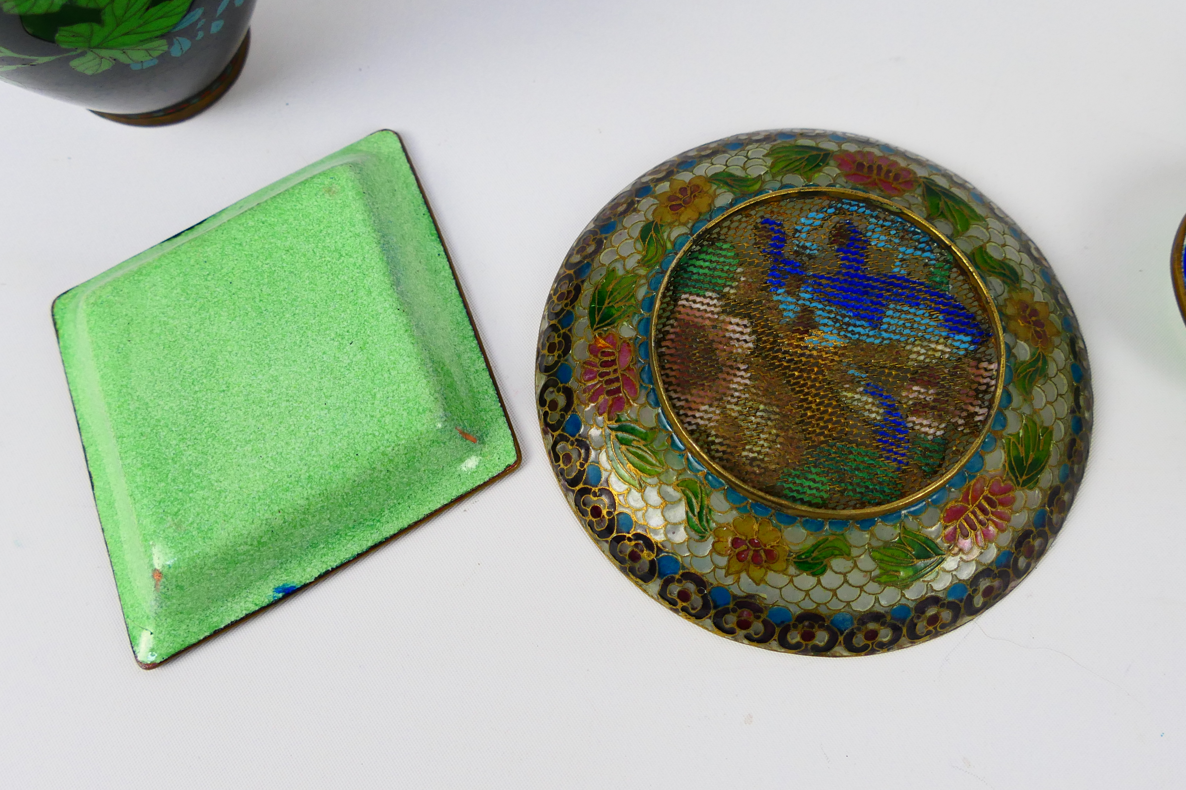 Lot to include enamelled dishes in the - Image 8 of 11