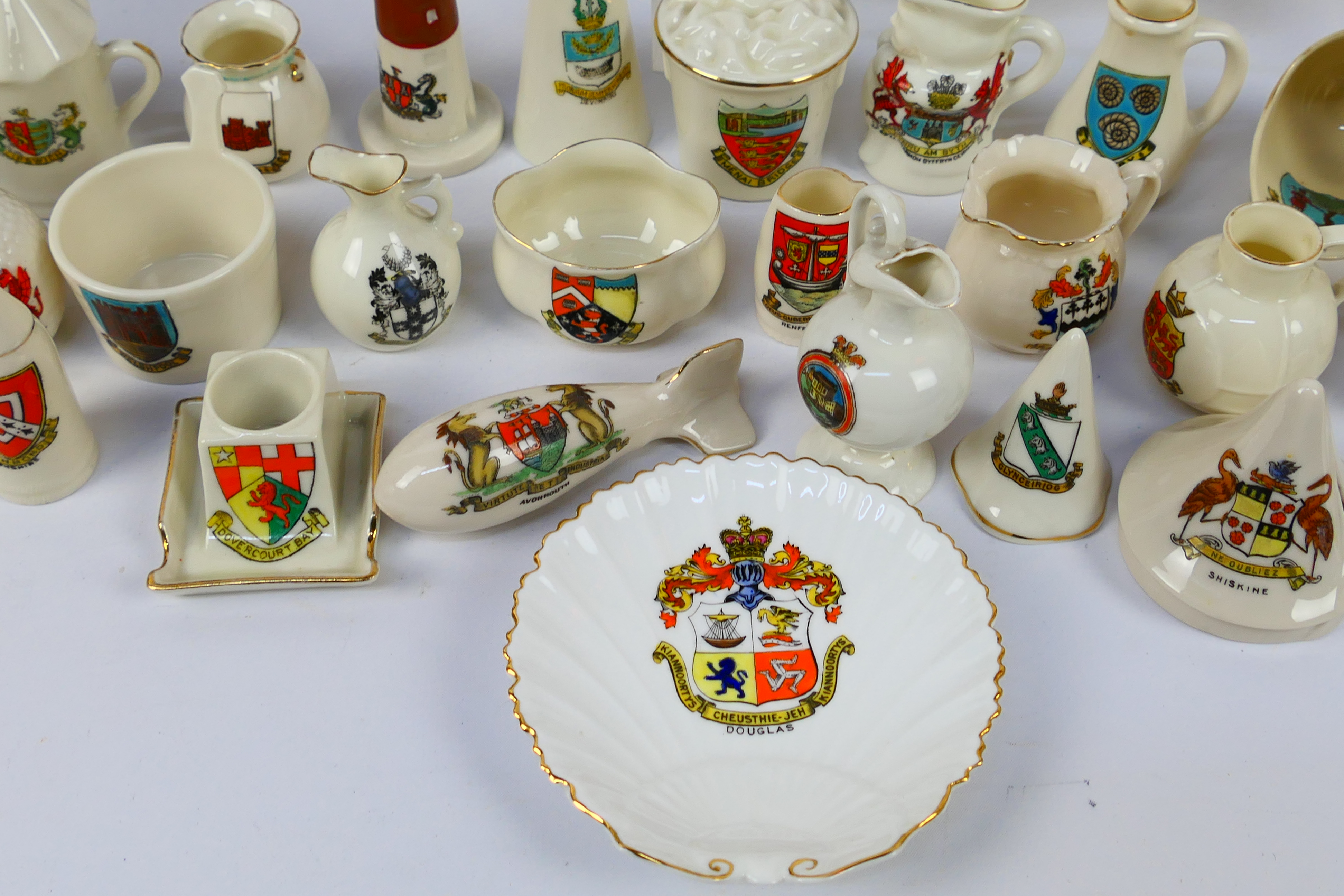 A collection of crested ware to include - Image 7 of 8