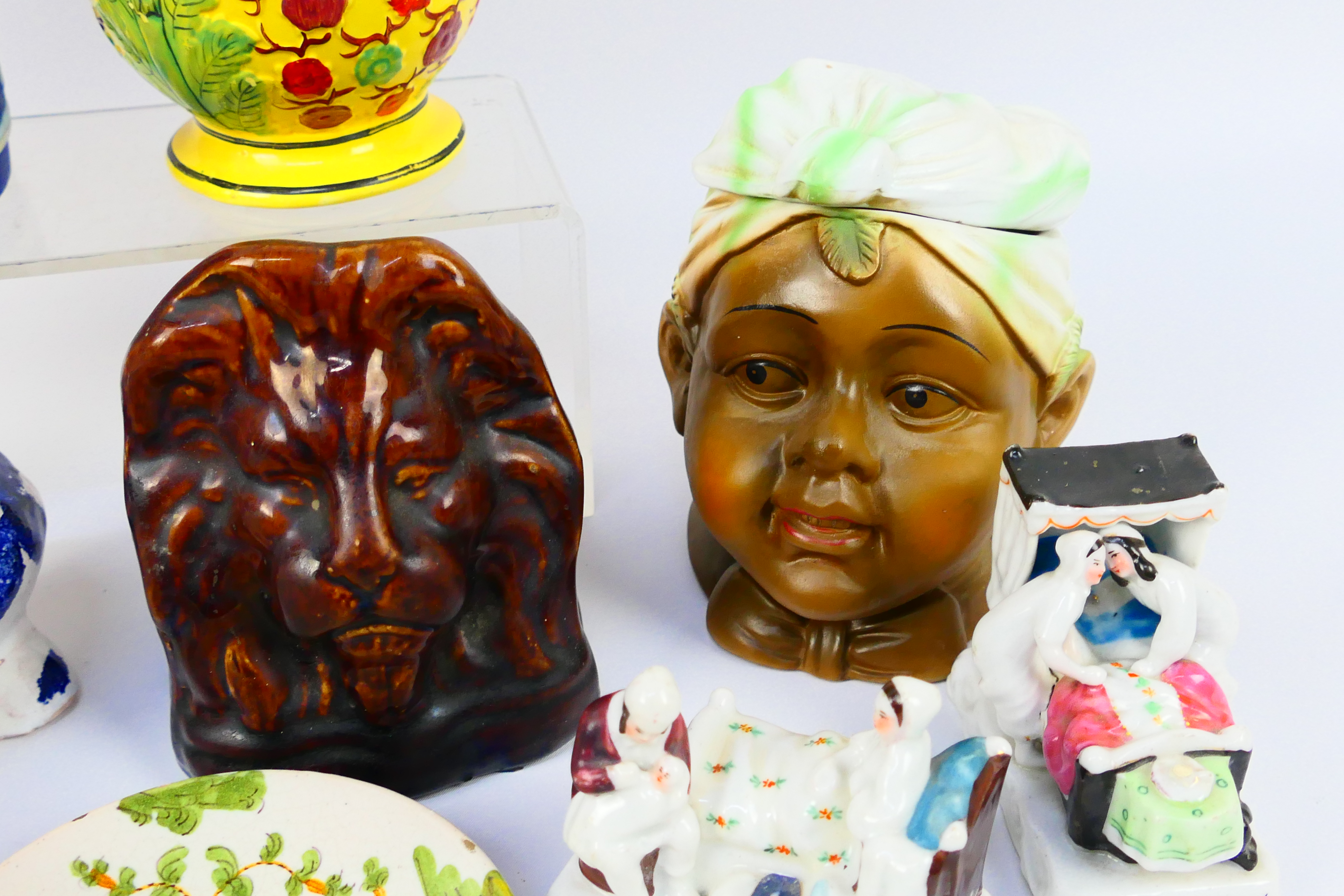 A mixed group of ceramics to include Bro - Image 5 of 8