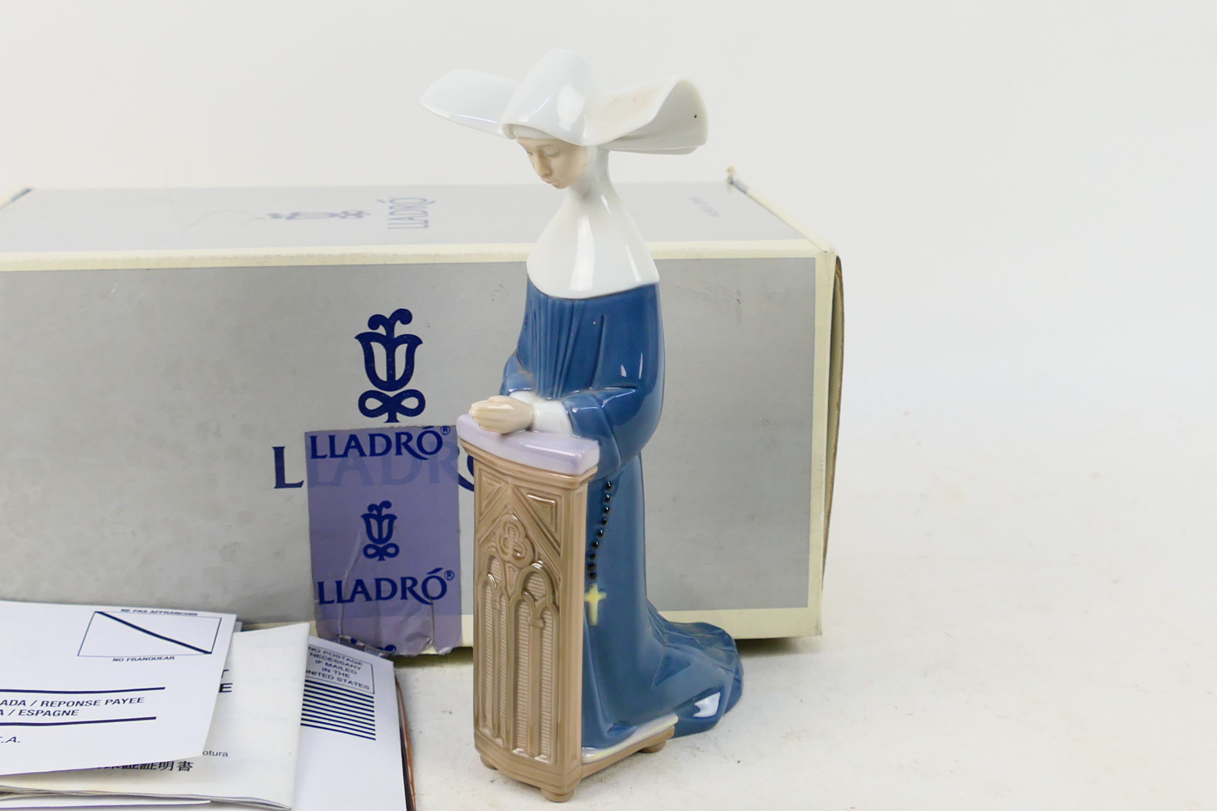 A boxed Lladro figure depiction a prayin - Image 2 of 5
