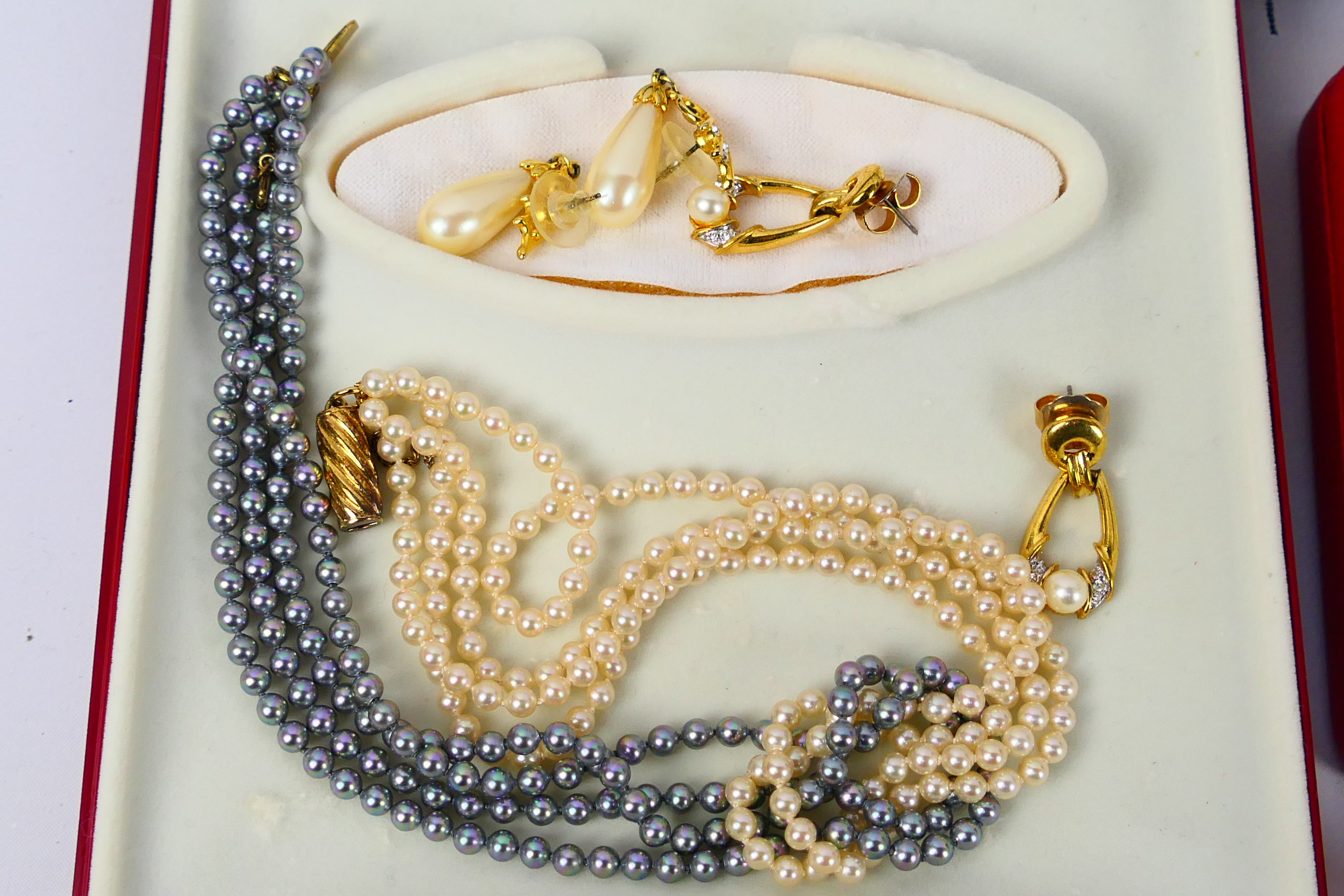 A collection of costume jewellery, predo - Image 2 of 10