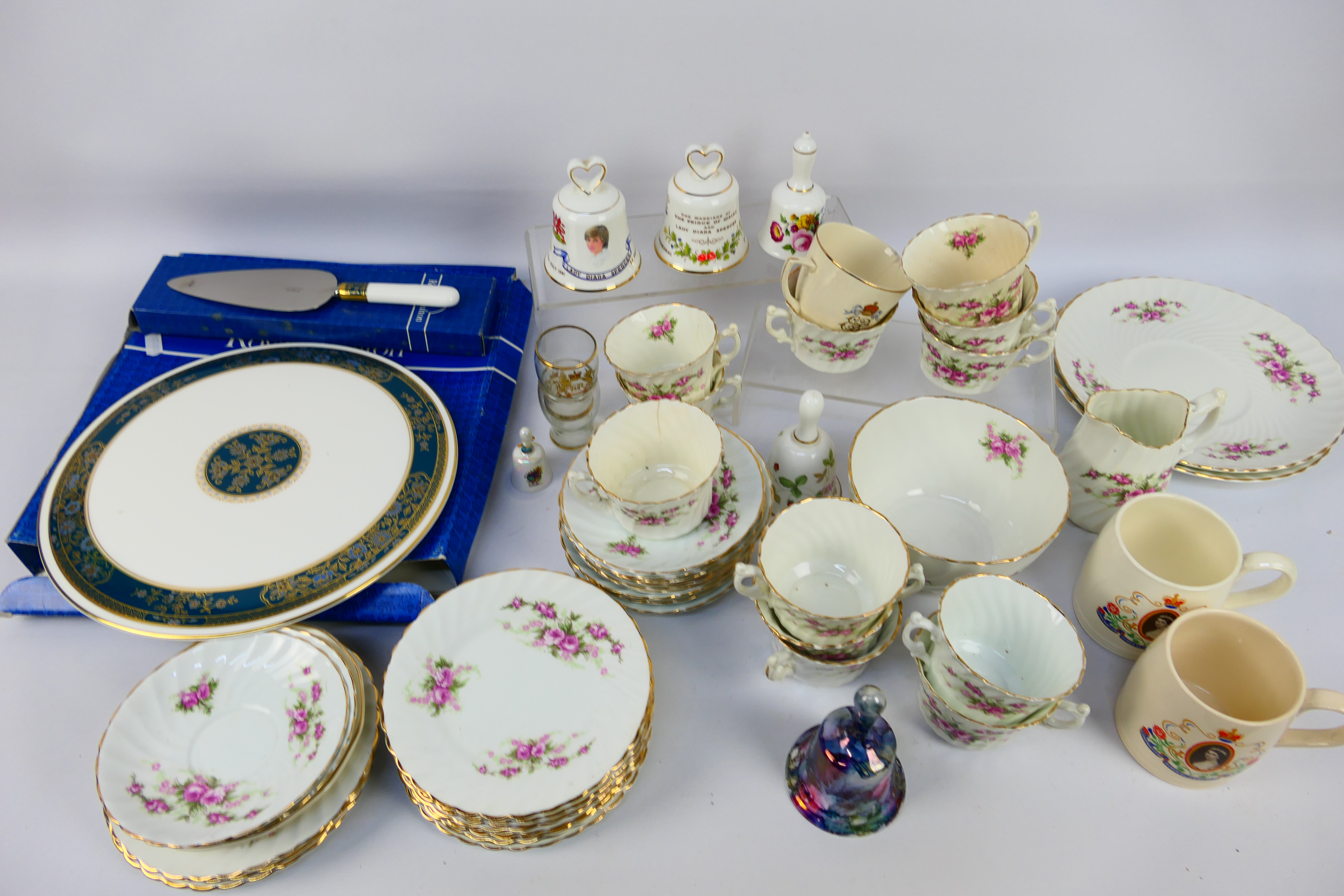 Royal Doulton, Wedgewood, Royal Albert -