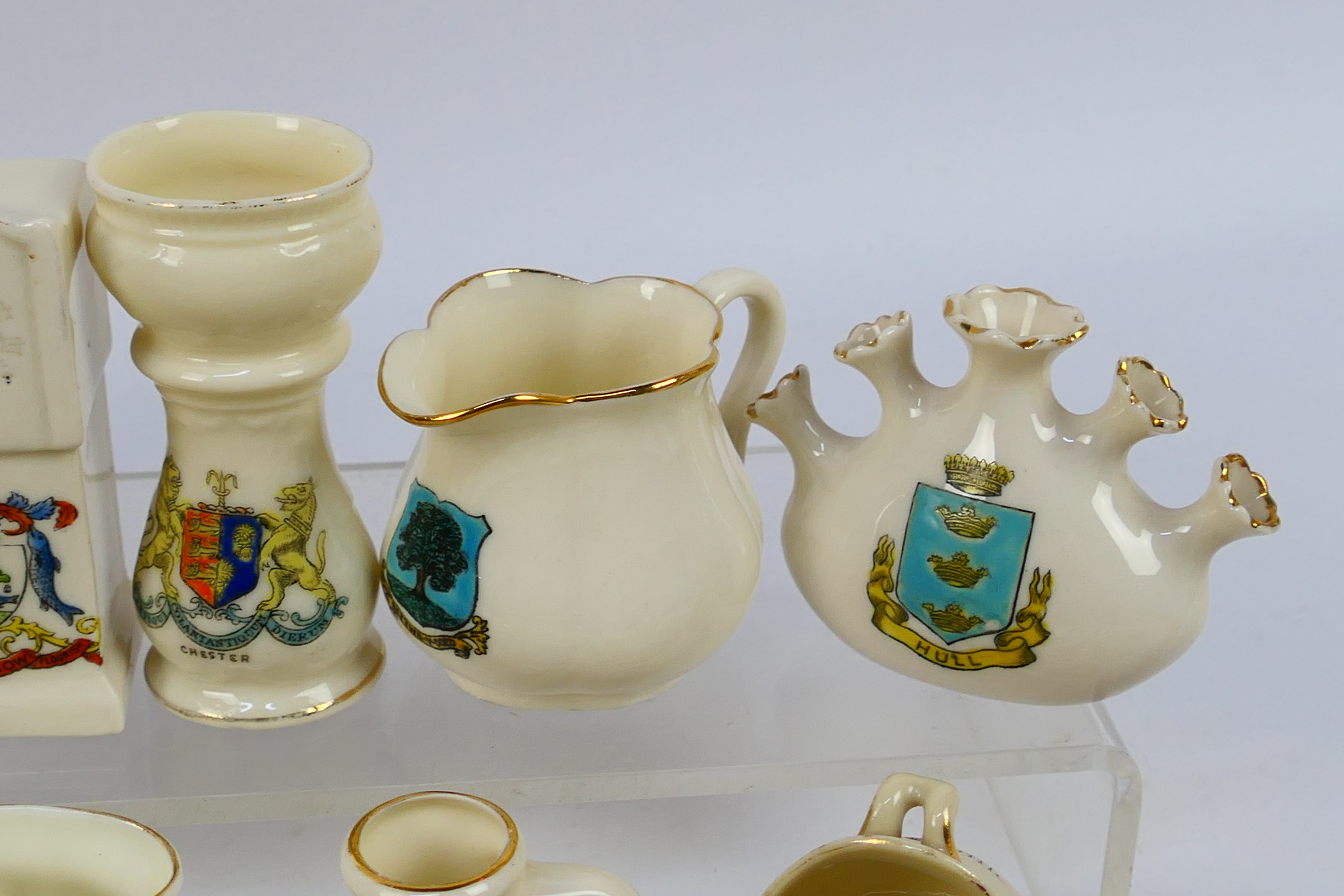 A collection of crested ware to include - Image 4 of 8