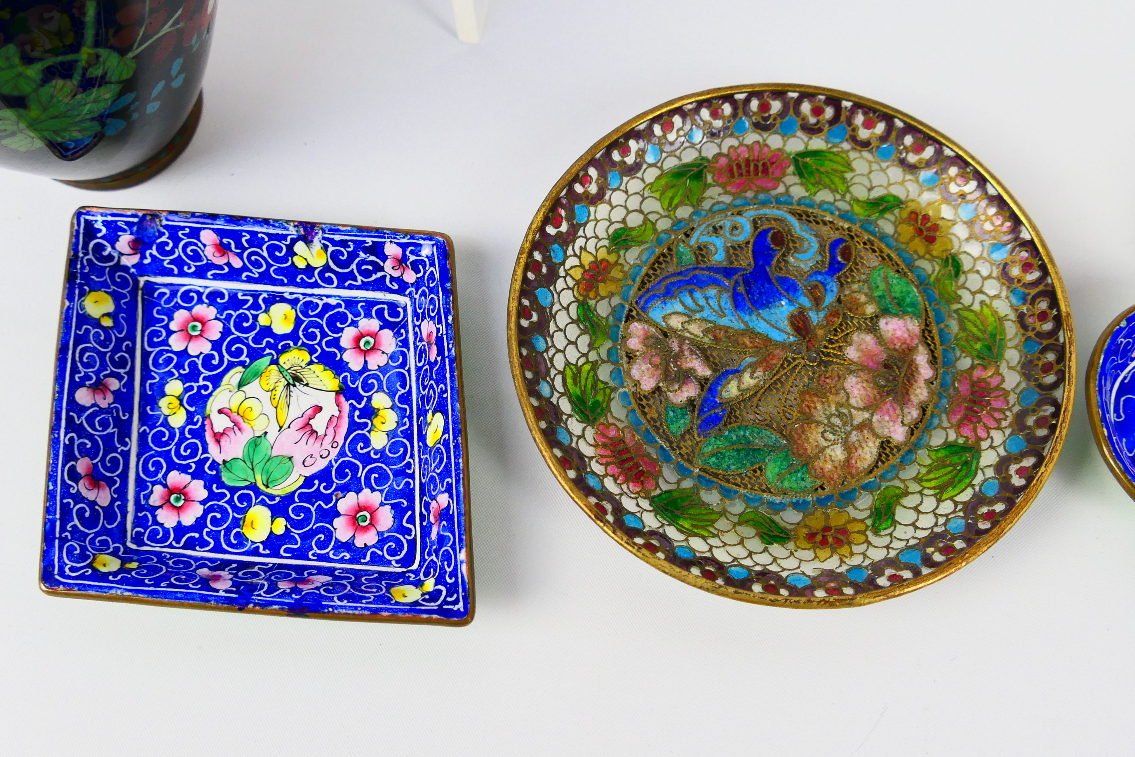 Lot to include enamelled dishes in the - Image 7 of 11