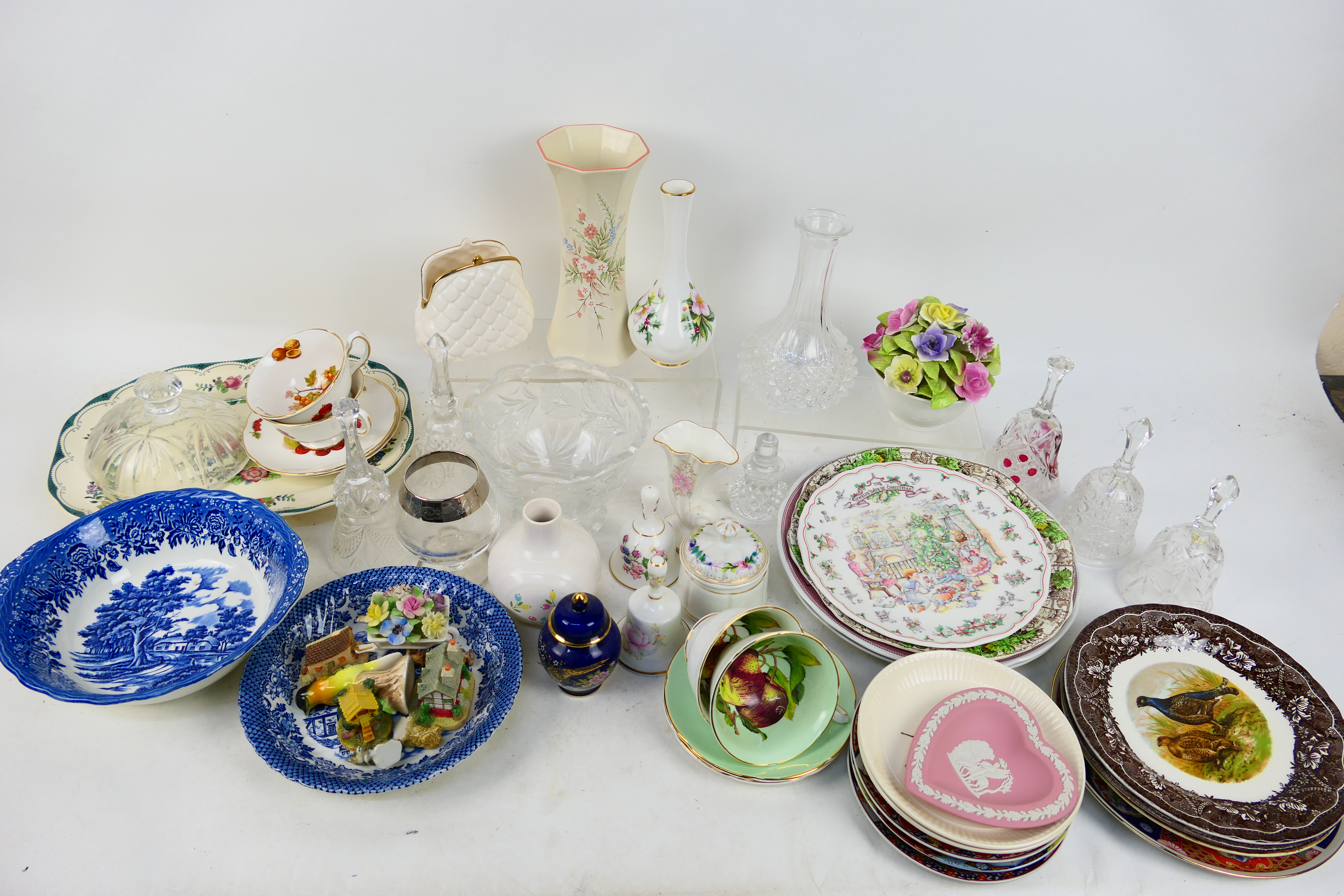 Mixed ceramics and glassware to include