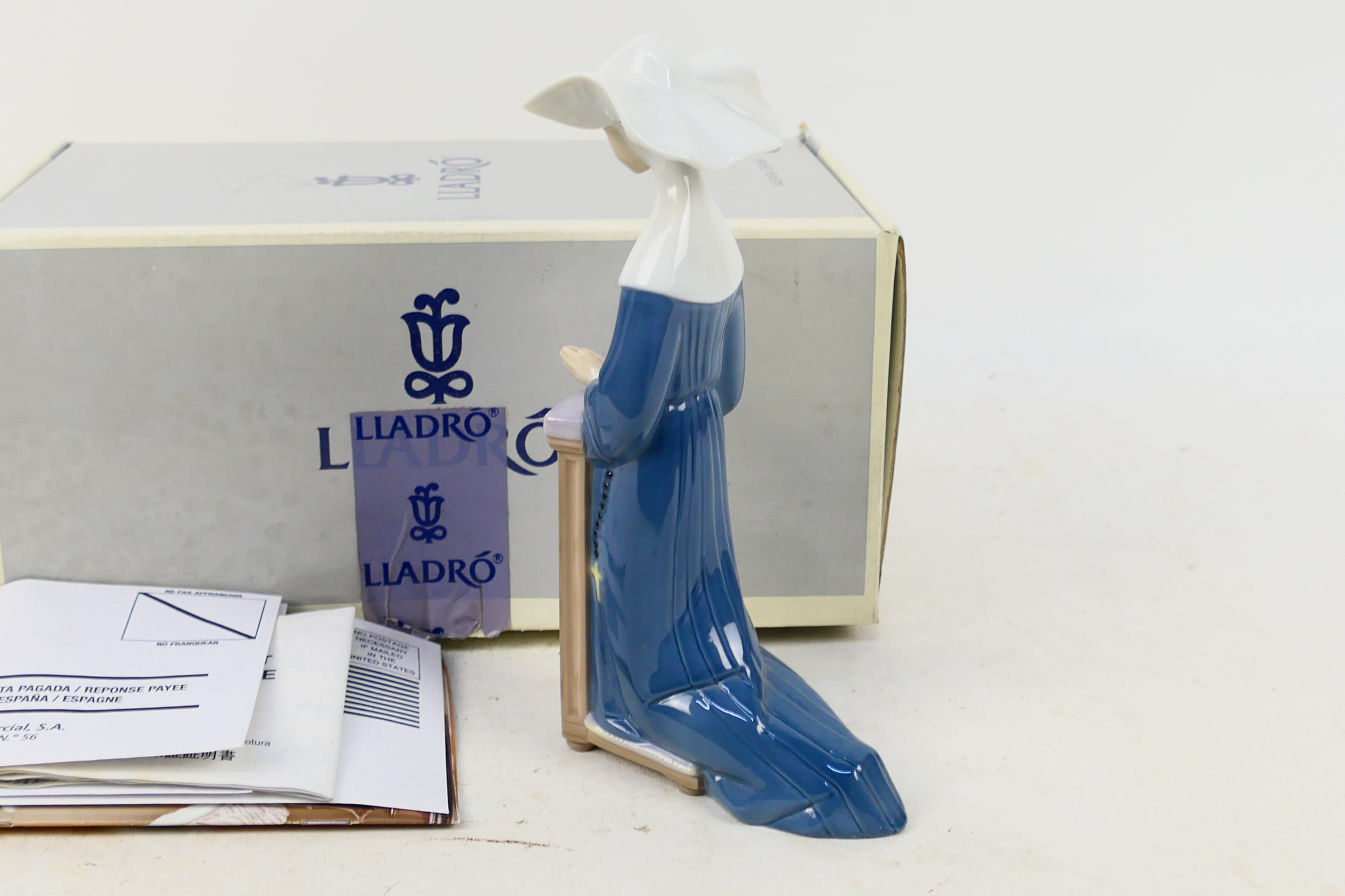 A boxed Lladro figure depiction a prayin - Image 4 of 5