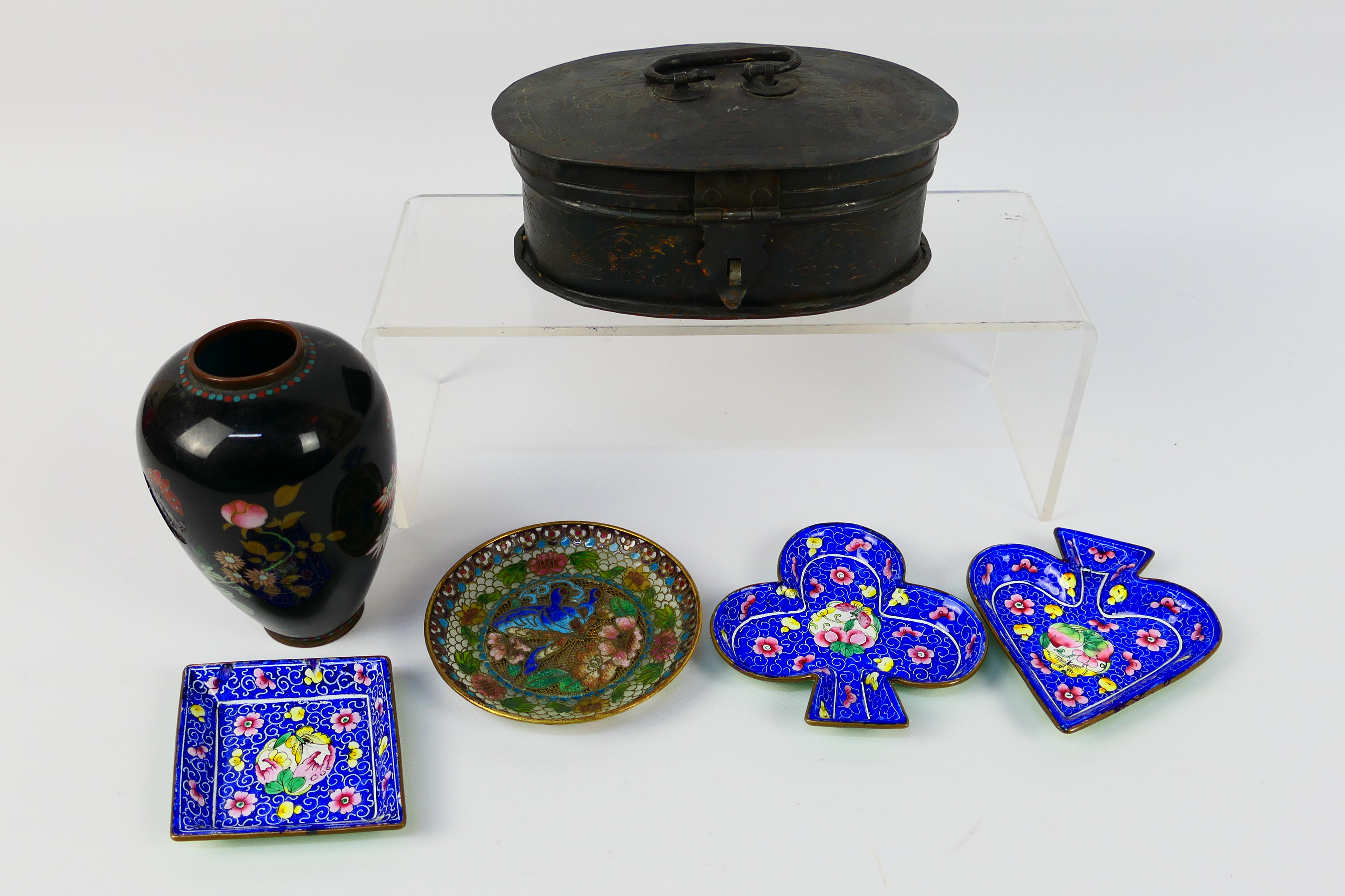 Lot to include enamelled dishes in the
