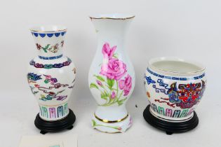 Franklin Mint - Three vases comprising T