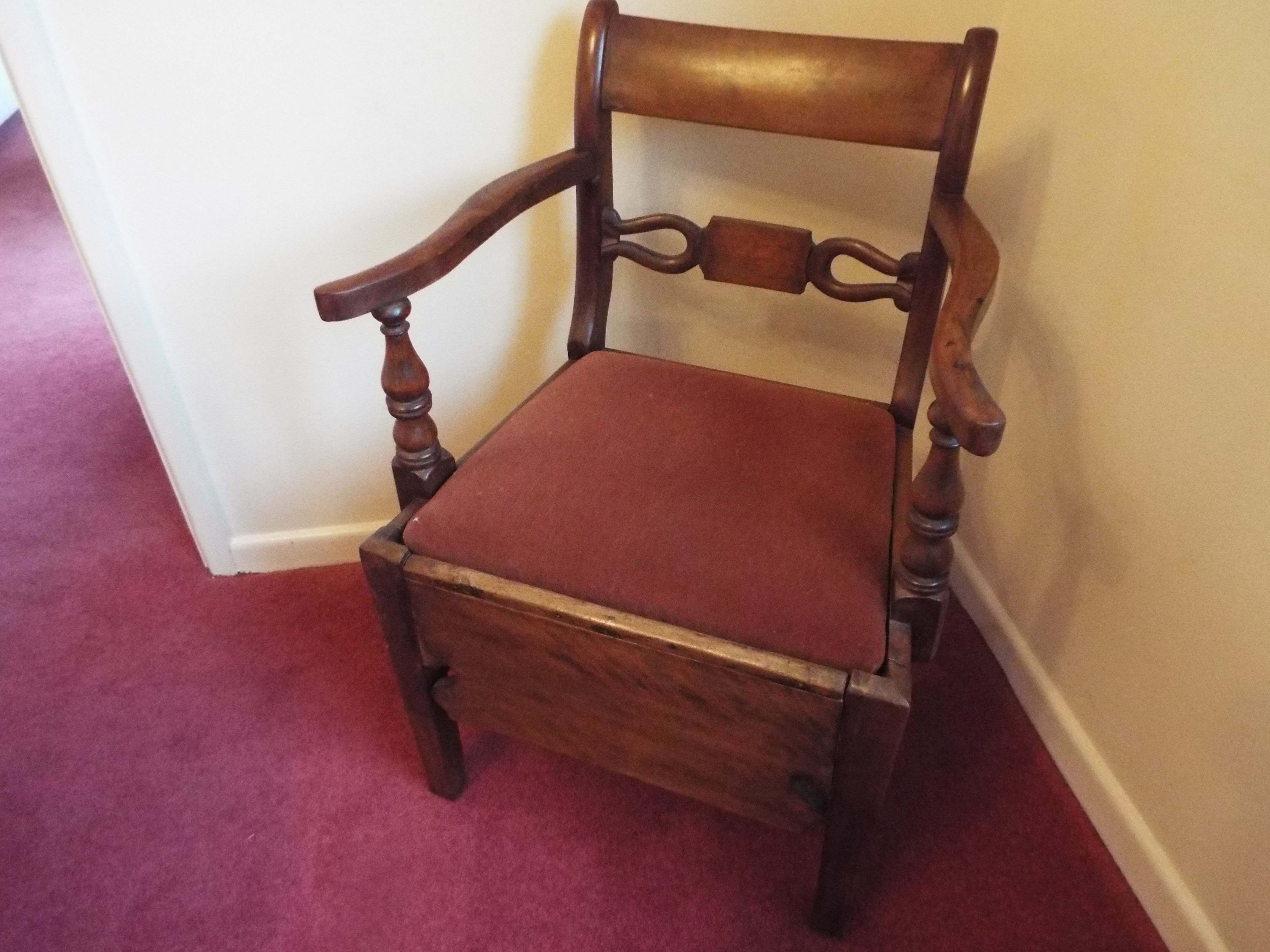 A 18th century commode as illustrated (Important: the successful bidder MUST contact Client - Image 2 of 4