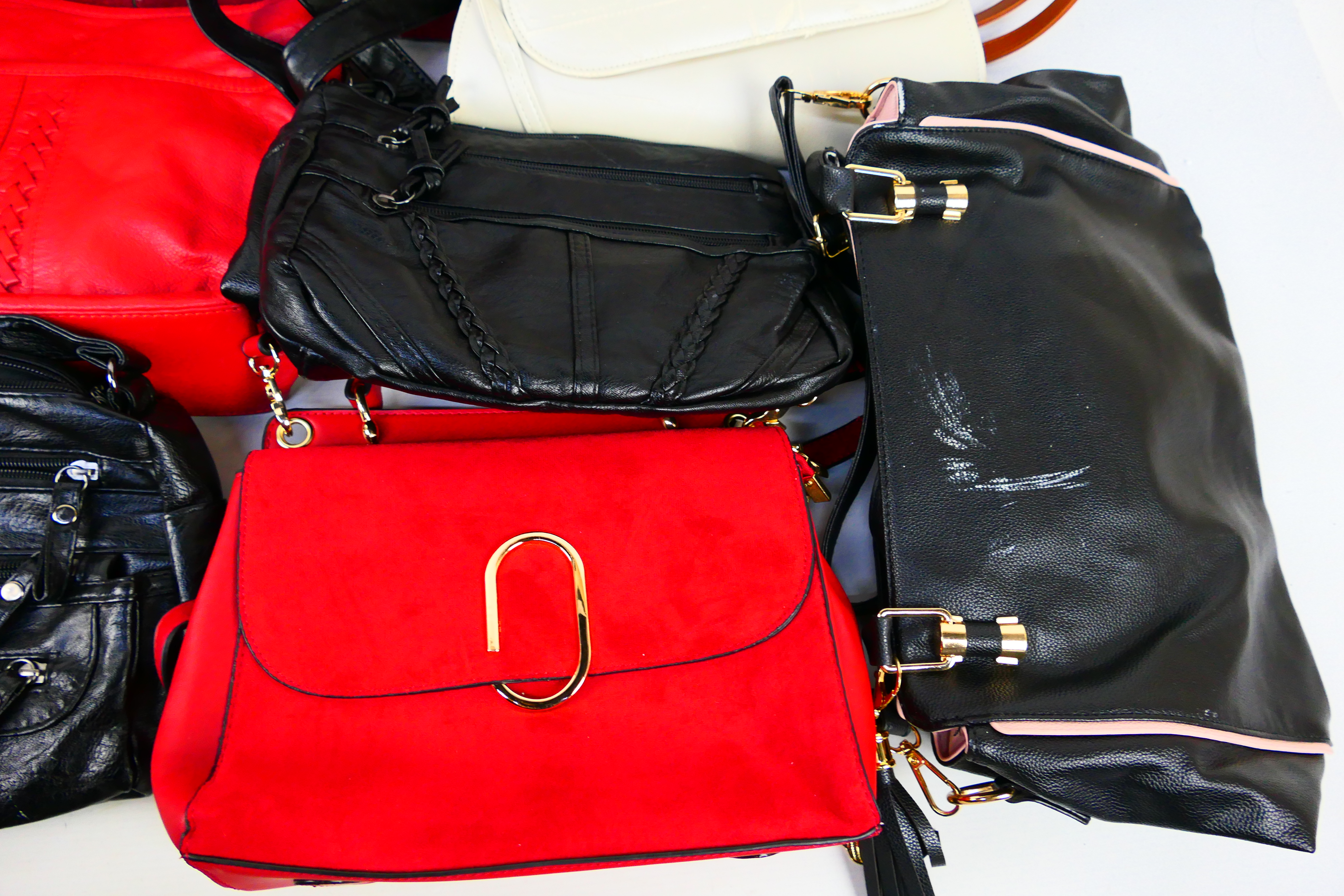 A job lot of predominantly unmarked handbags to include colours of dark blue, dark red, black, - Image 5 of 6